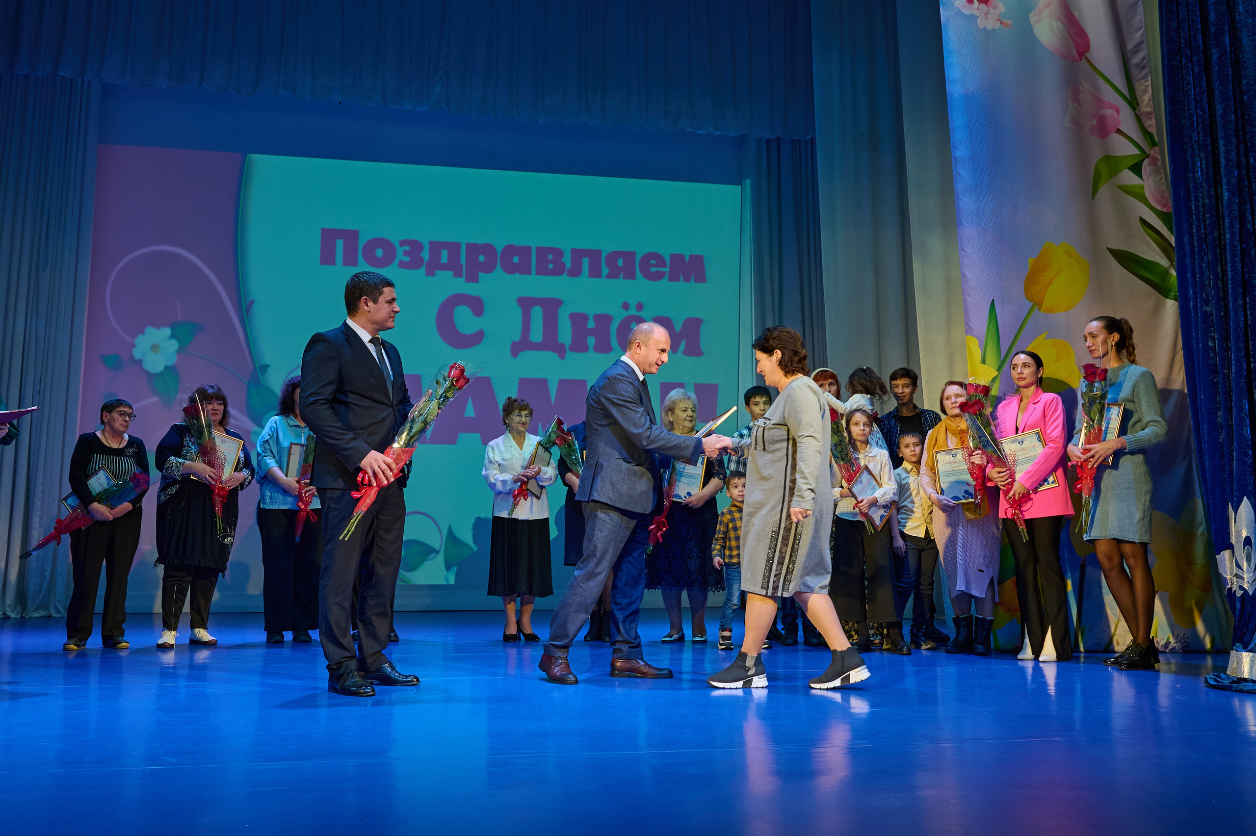 День матери. Марьина роща. Жизнь курорта Кабардинка в фотографиях