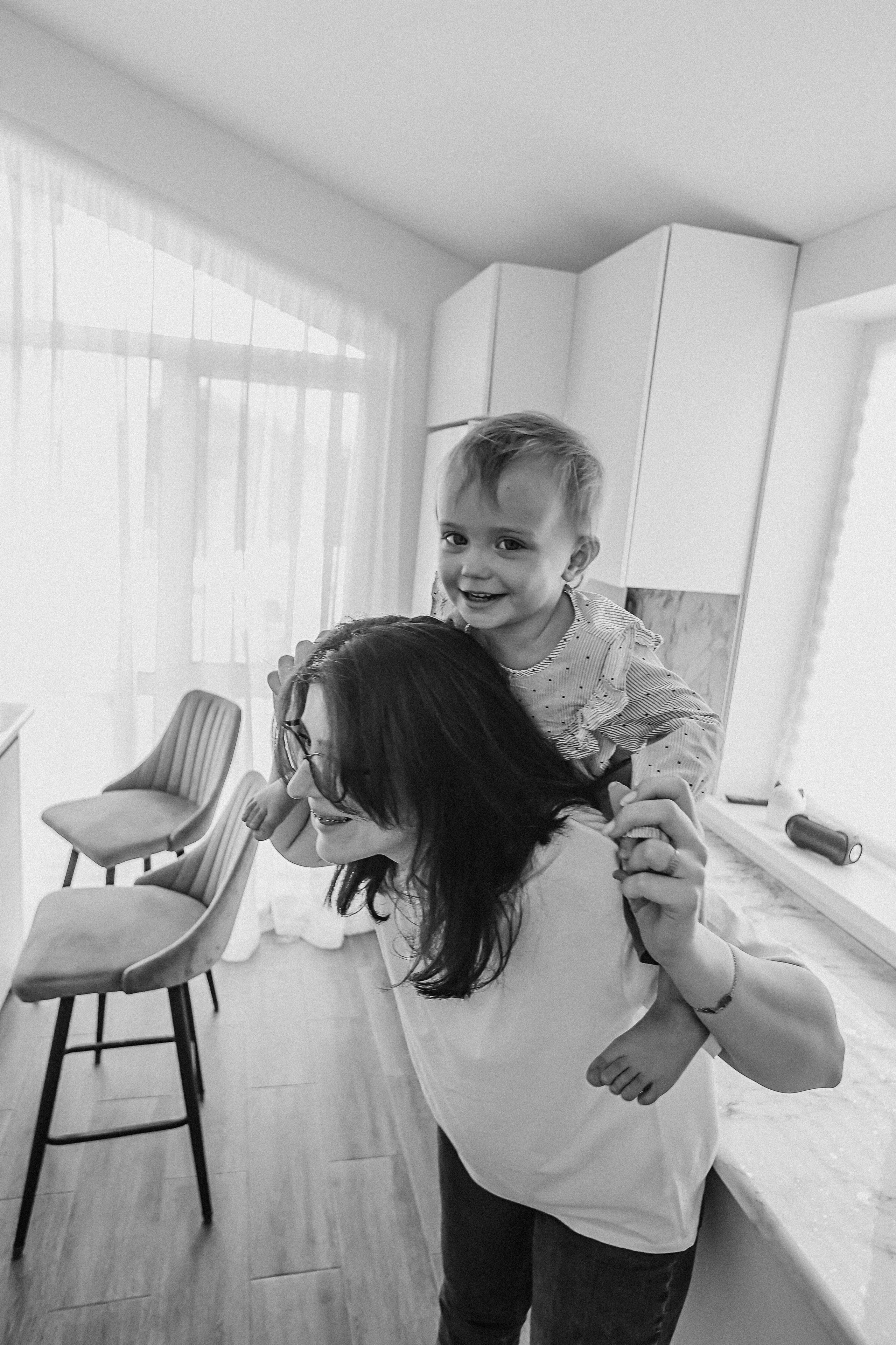 Семейная в домике (репортаж). Семейный фотограф Тюмень, фотограф на роды Салмина Мария