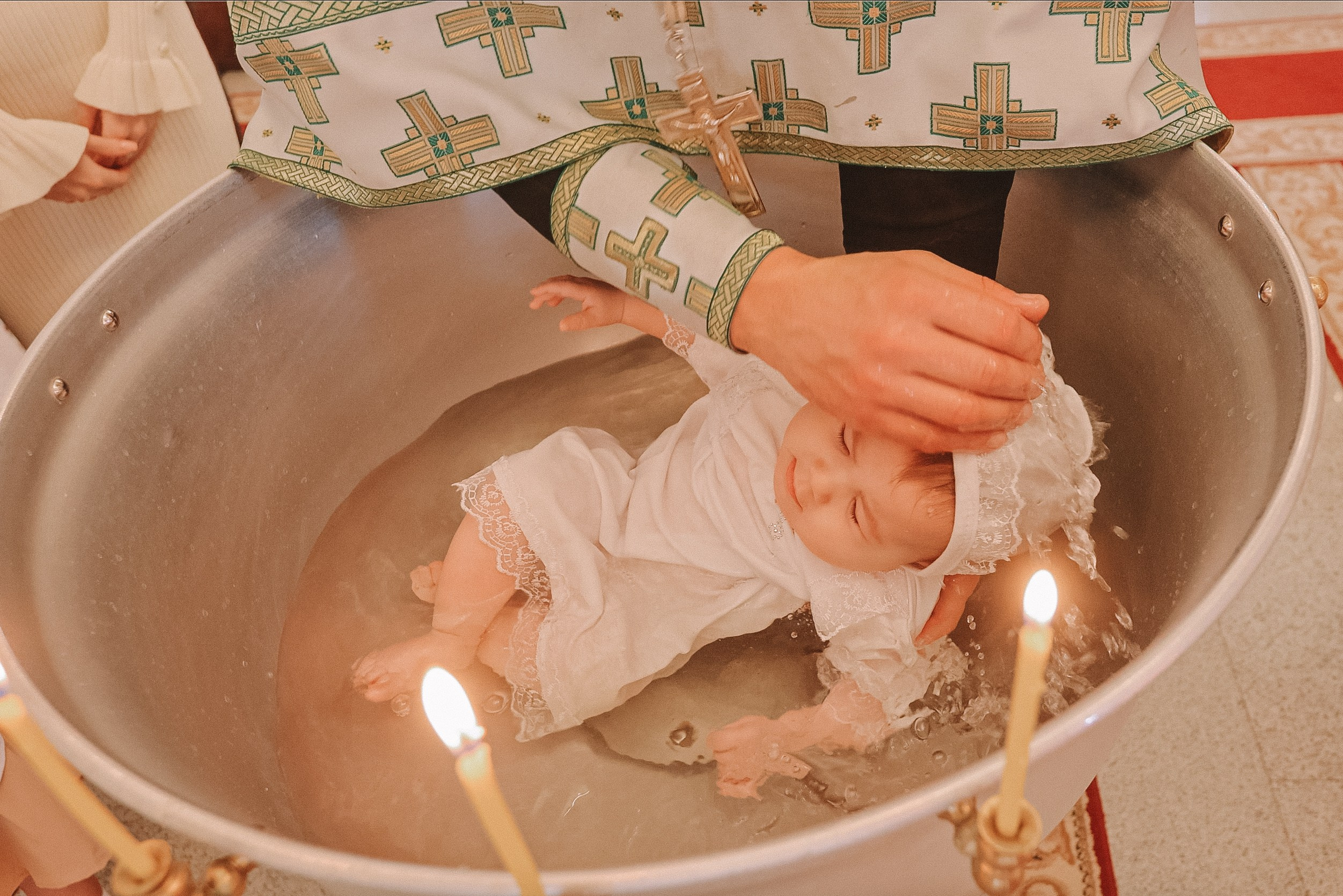 Крещение круглая церковь. Семейный фотограф Тюмень, фотограф на роды Салмина Мария