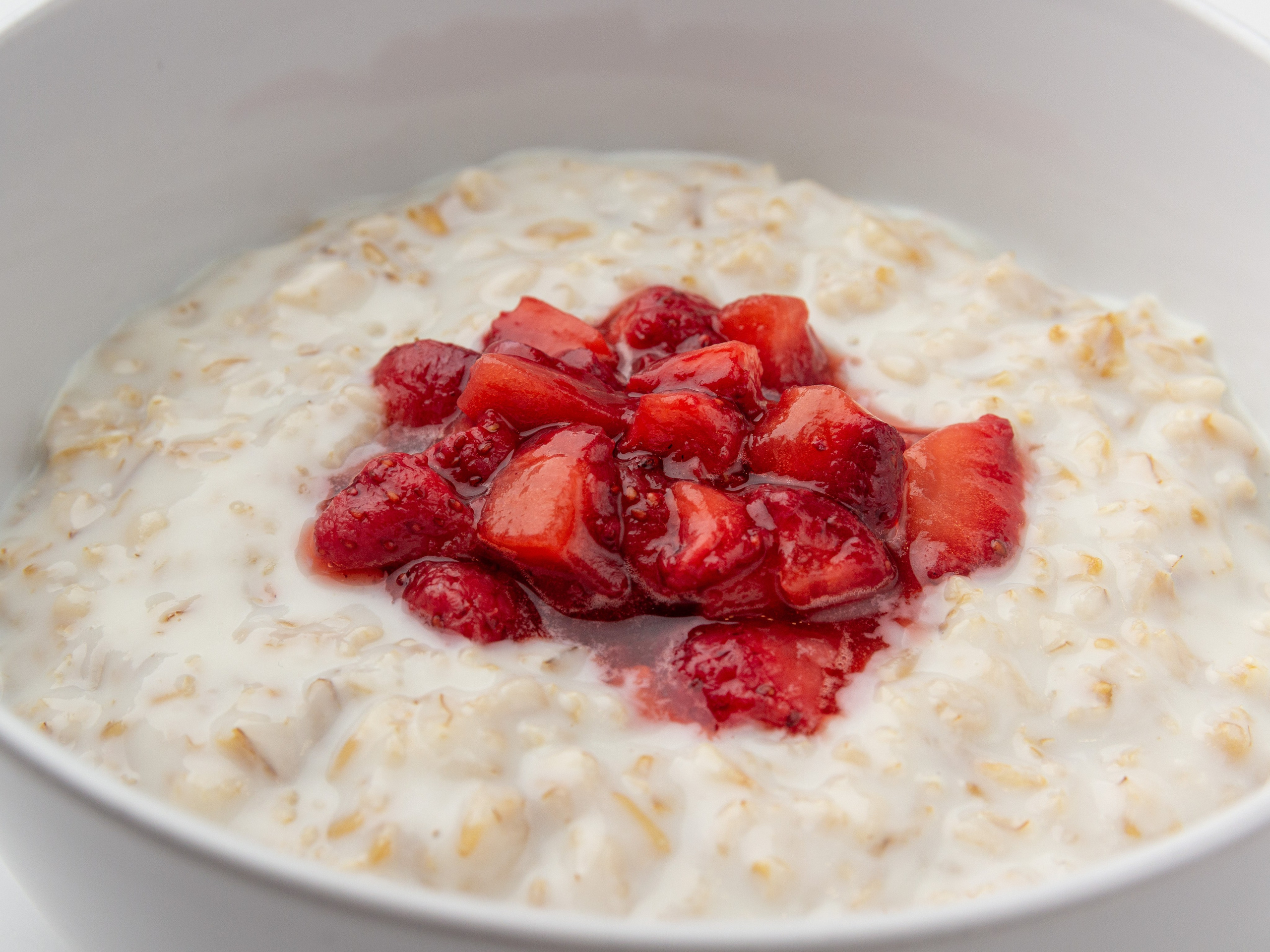 рисовая каша с ягодами завтрак кафе ариг arig улан-удэ бурятия фудфото фотография фотосъёмка клубника стряпунин александр фотограф