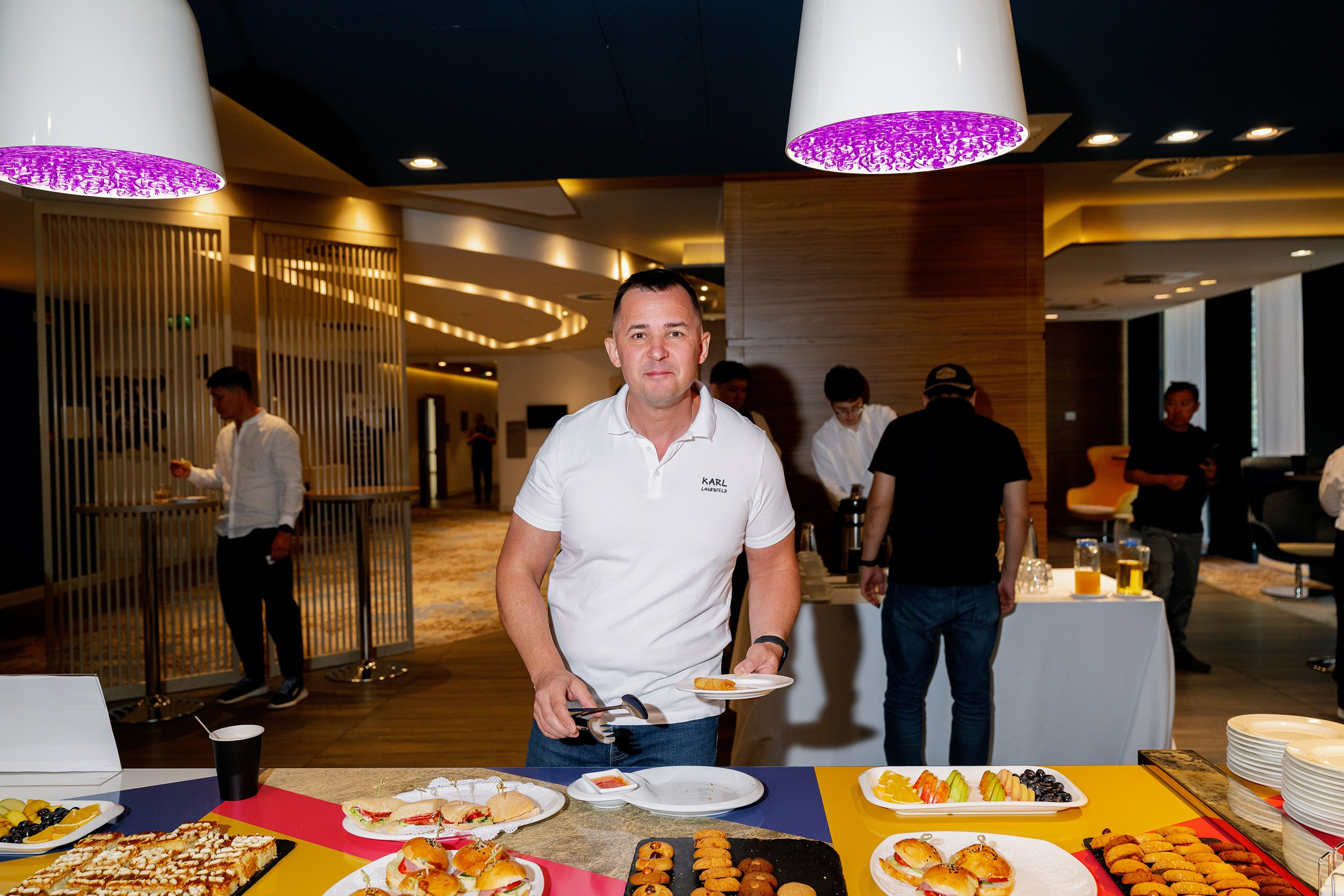 Бизнес завтрак BakoTech&Fortra. Фотограф в Алматы — Алексей Коньков | Репортаж, свадьбы, портреты