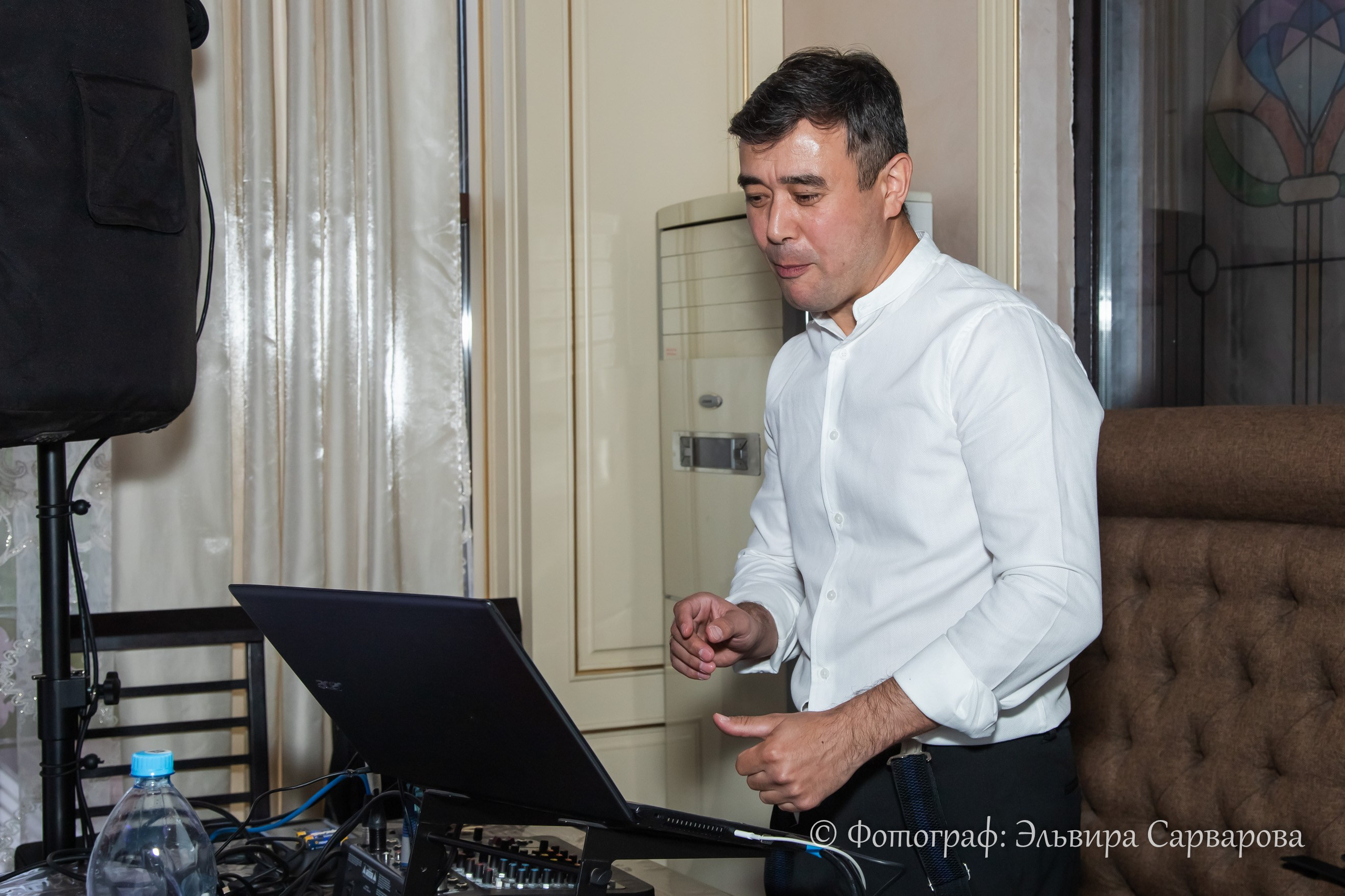 Гангстерская вечеринка в стиле 1920-х. Репортажный Фотограф