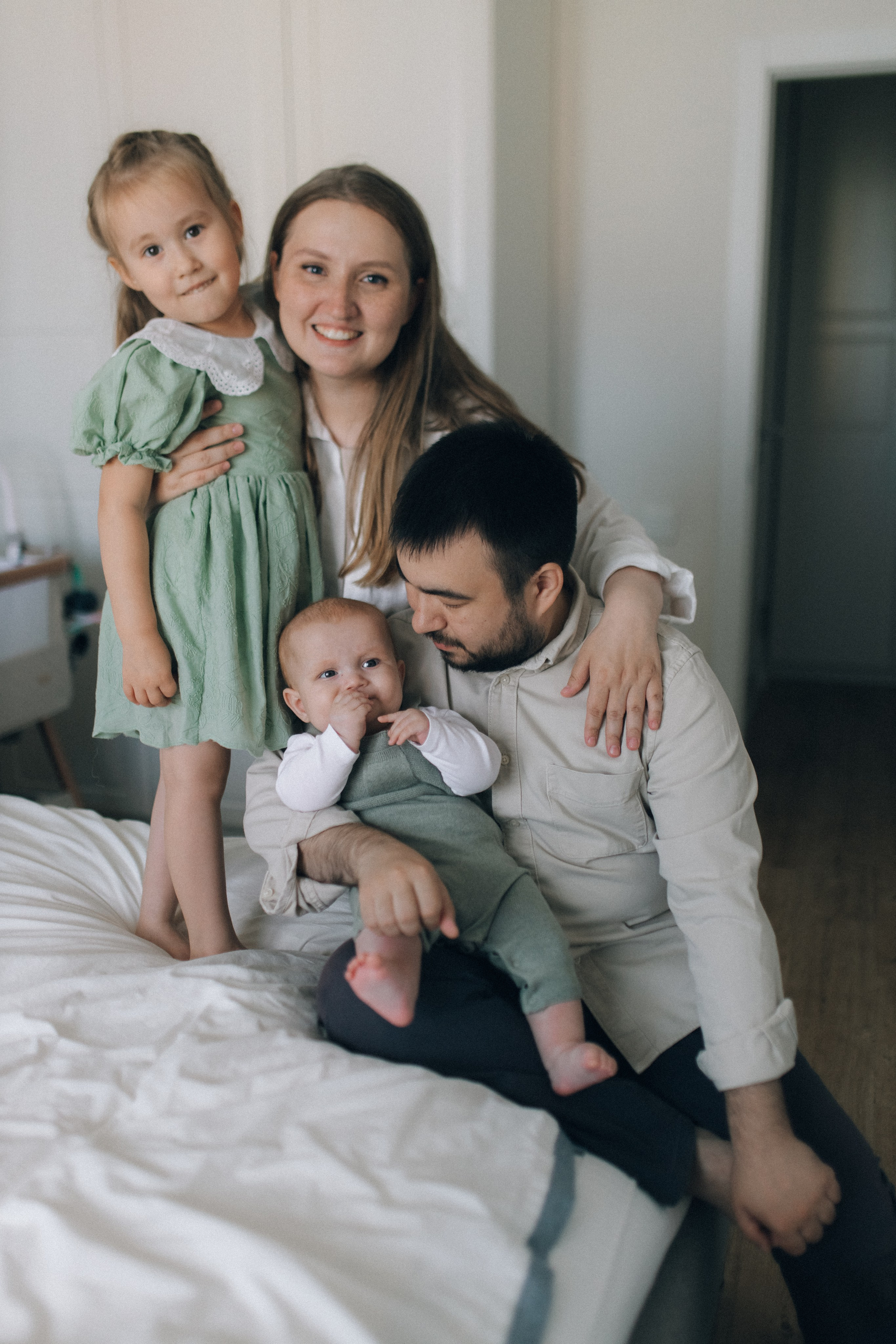 Семейная домашняя фотосессия с детьми. Семейный фотограф Екатеринбург Черепанова Олеся