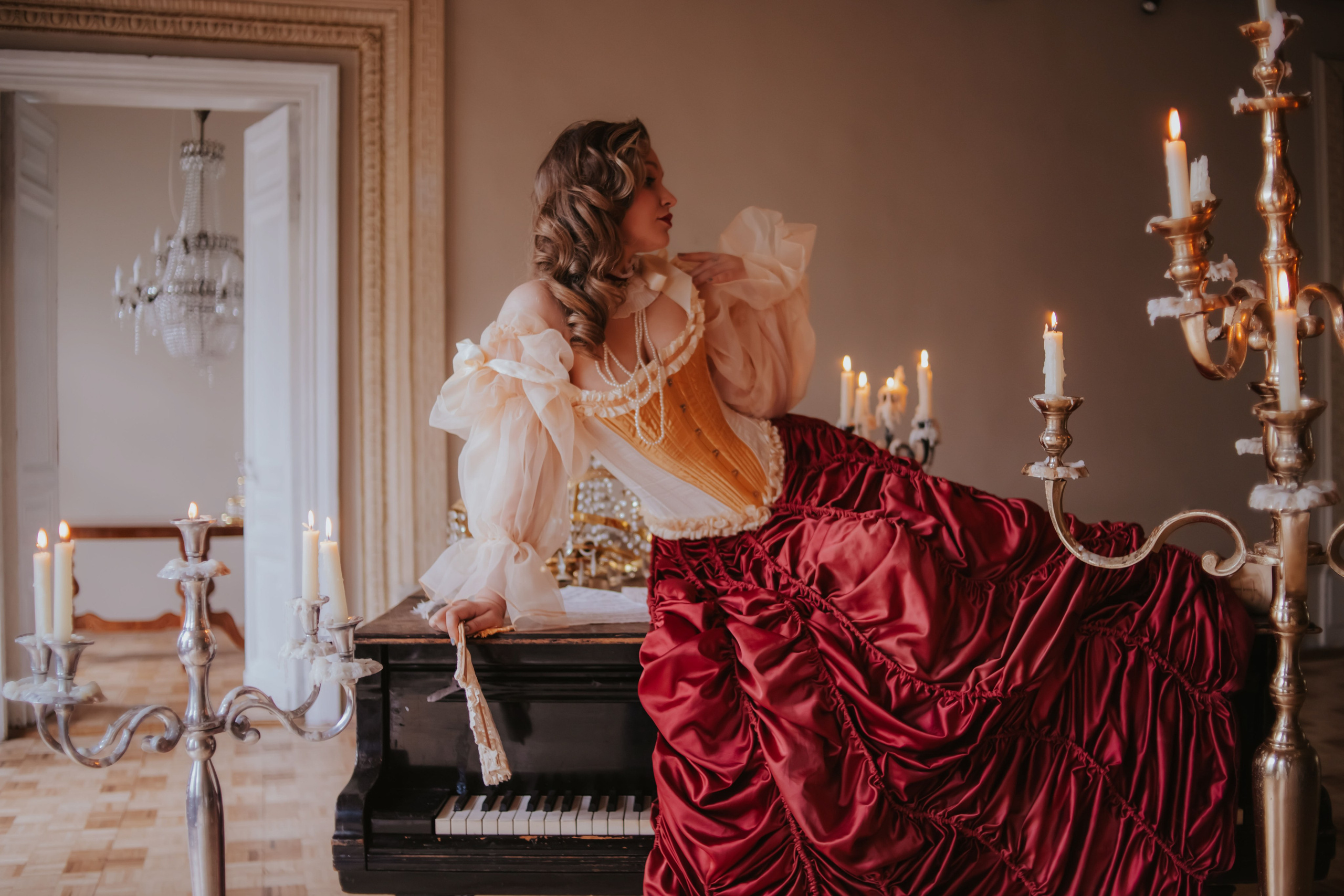 В залах старинной усадьбы. Художественная винтажная фотография