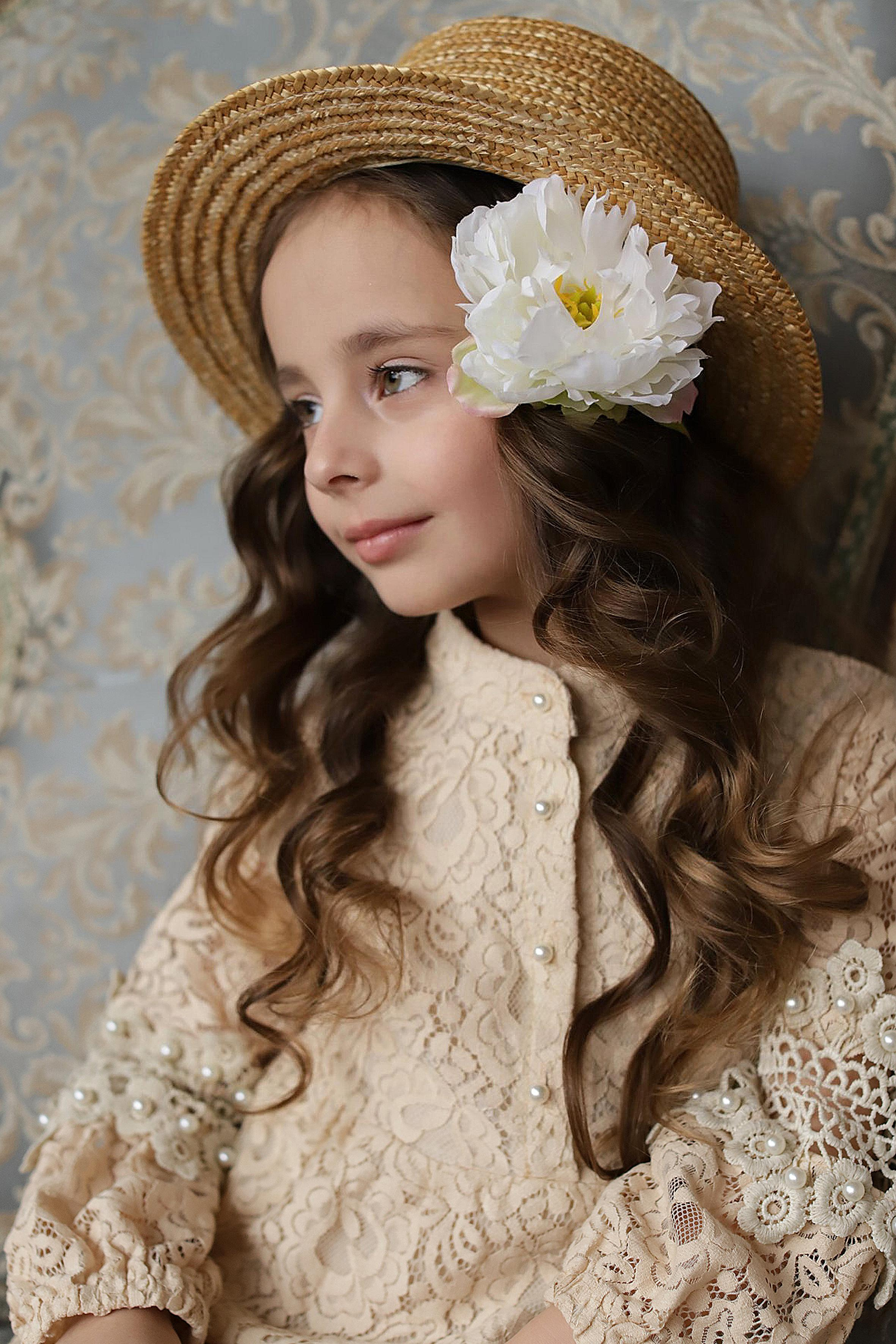 Ахмад Ариана. Model base