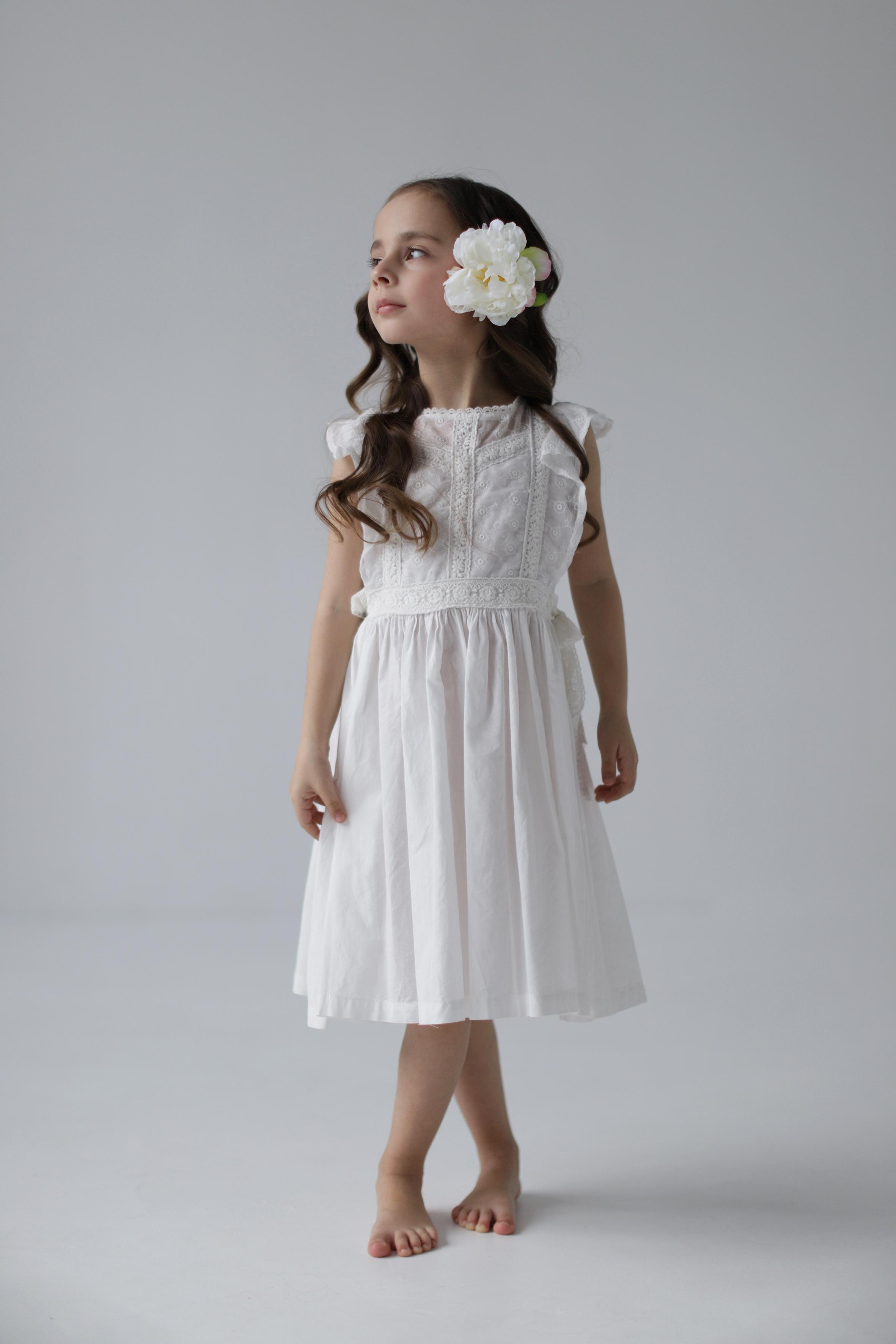 Ахмад Ариана. Model base