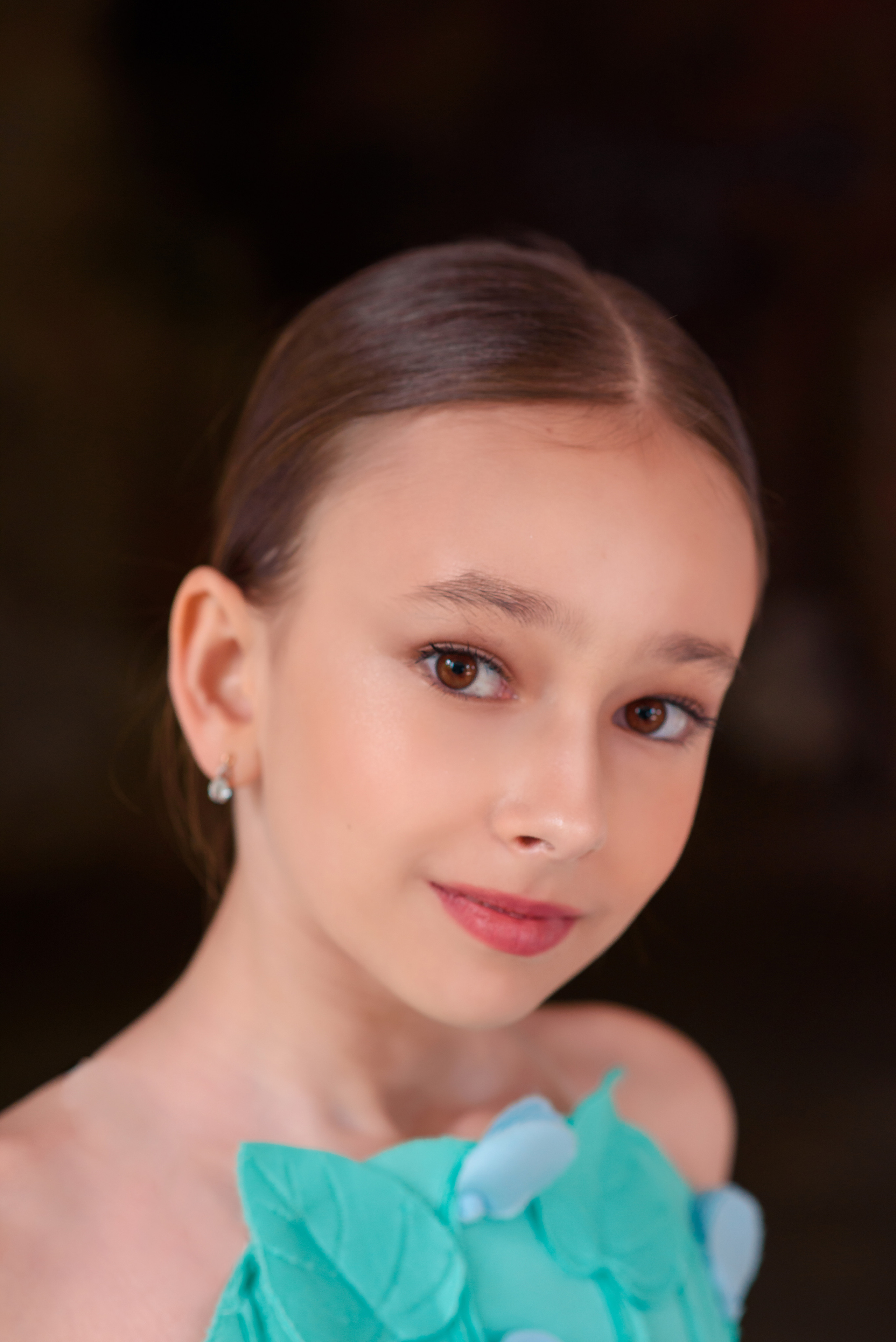 Яйлян Милана. Model base