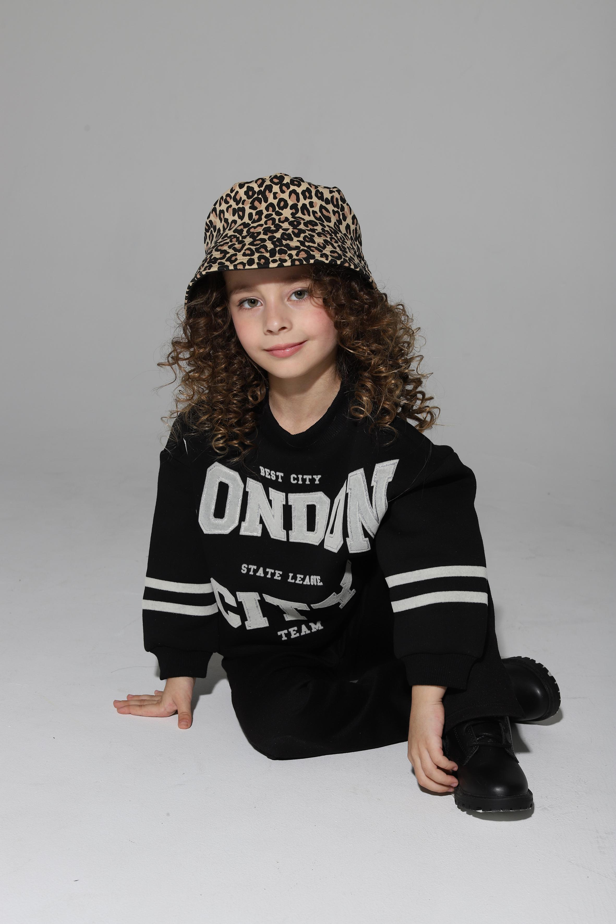 Ахмад Ариана. Model base