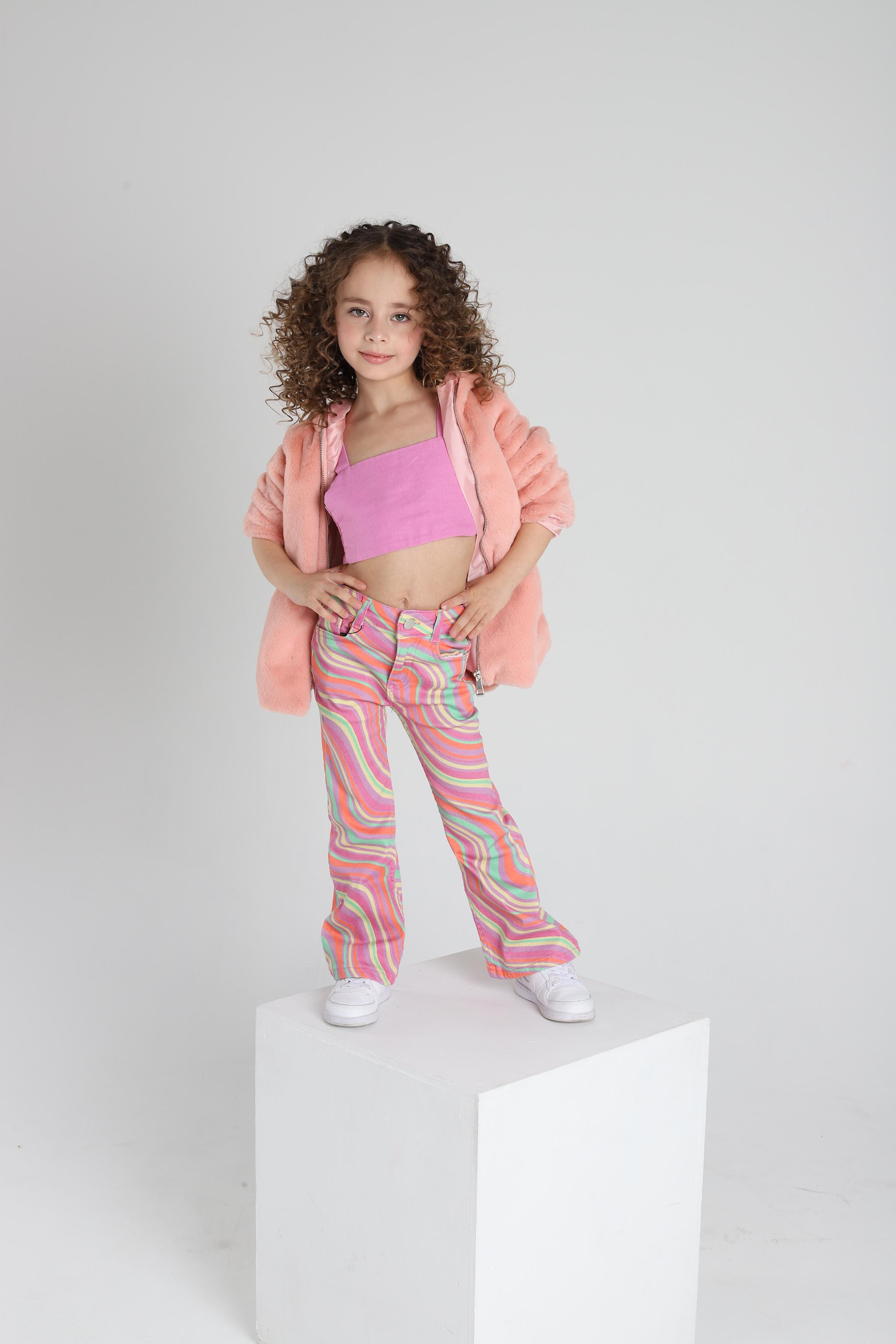 Ахмад Ариана. Model base