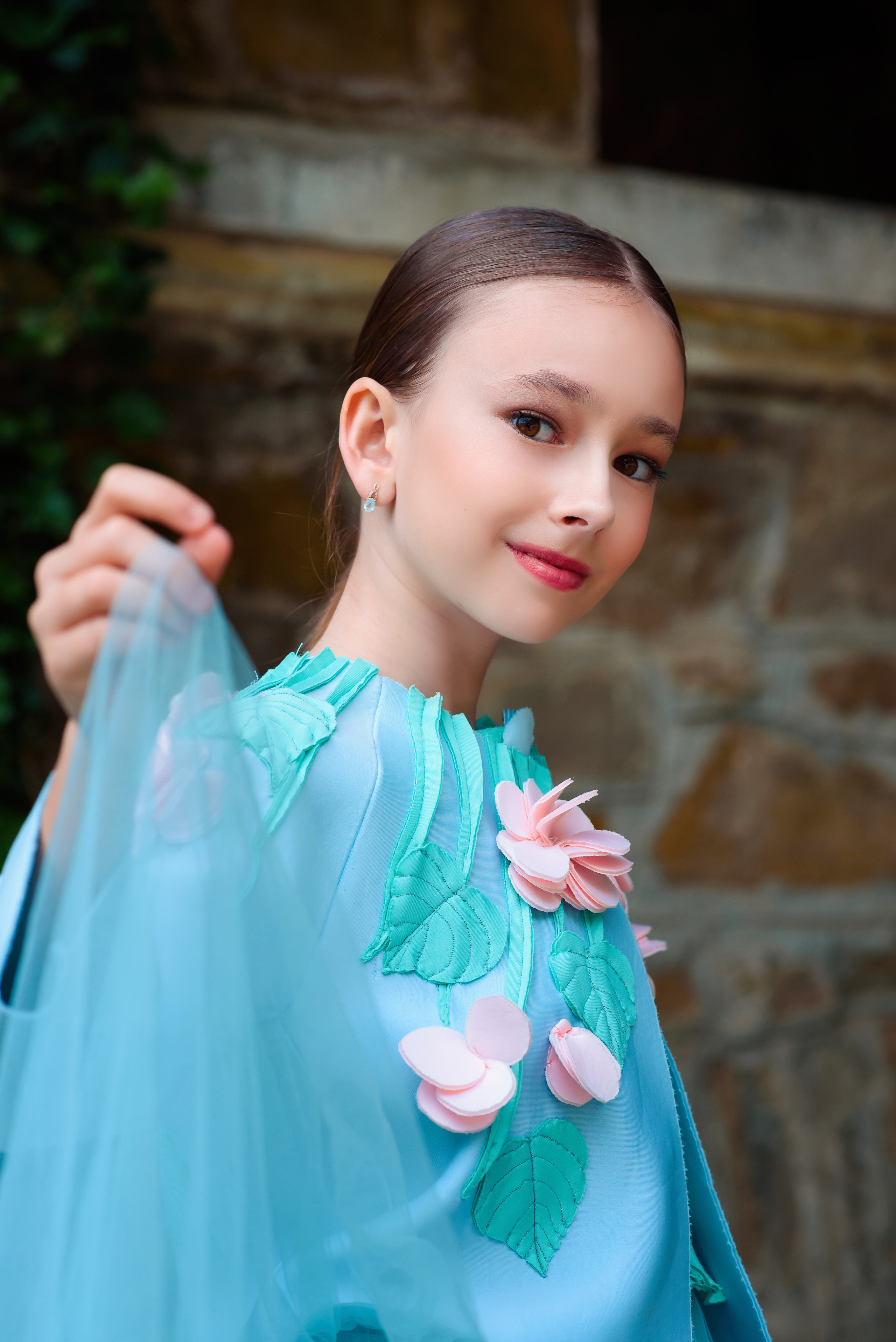 Яйлян Милана. Model base