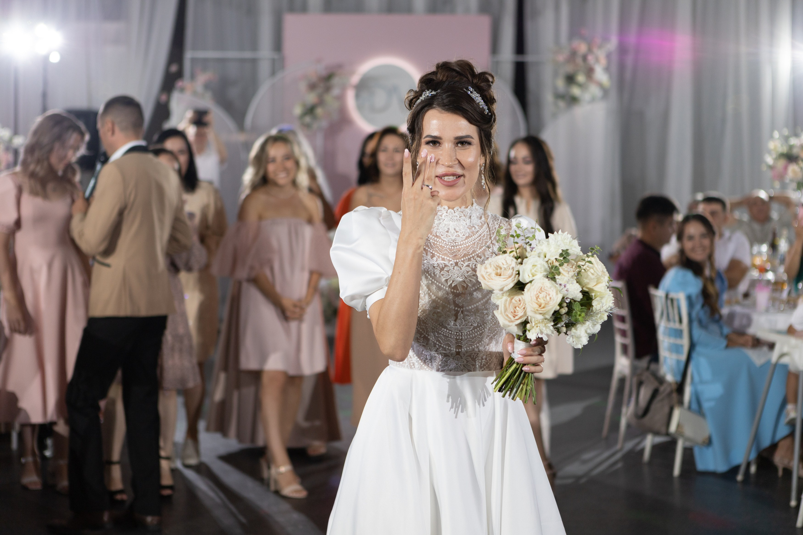 Свадебный фотограф Уфа — Руслан ГабдлисламовЖивые эмоции, красивые кадры, воспоминания на всю жизнь.Работаю по всей Республике Башкортоста. Свадебный фотограф Уфа Руслан Габдлисламов