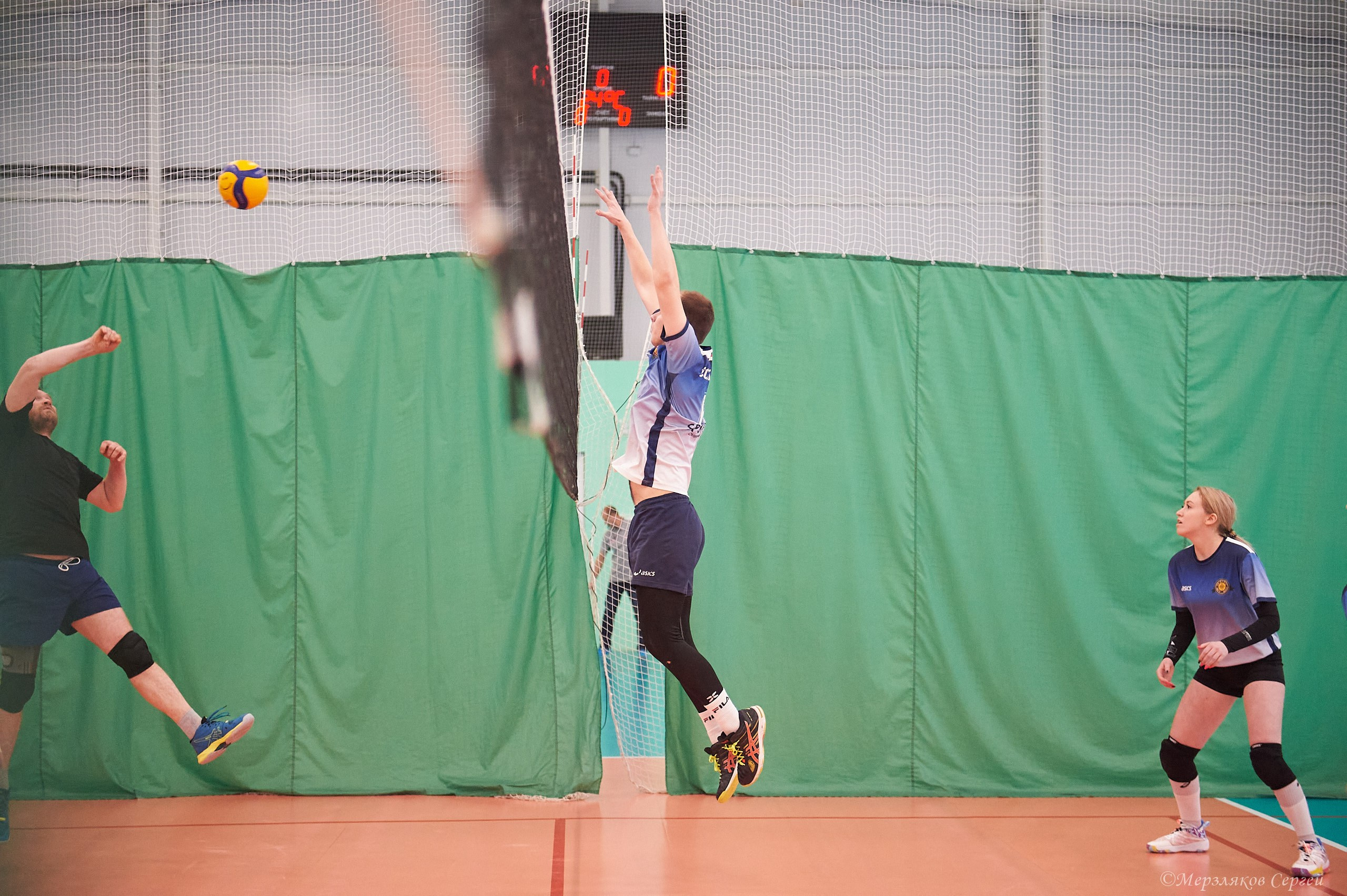 Новогодний волейбольный турнир. Ижевск. 16.12.23. Спортивный репортажный фотограф в Ижевске Сергей Мерзляков