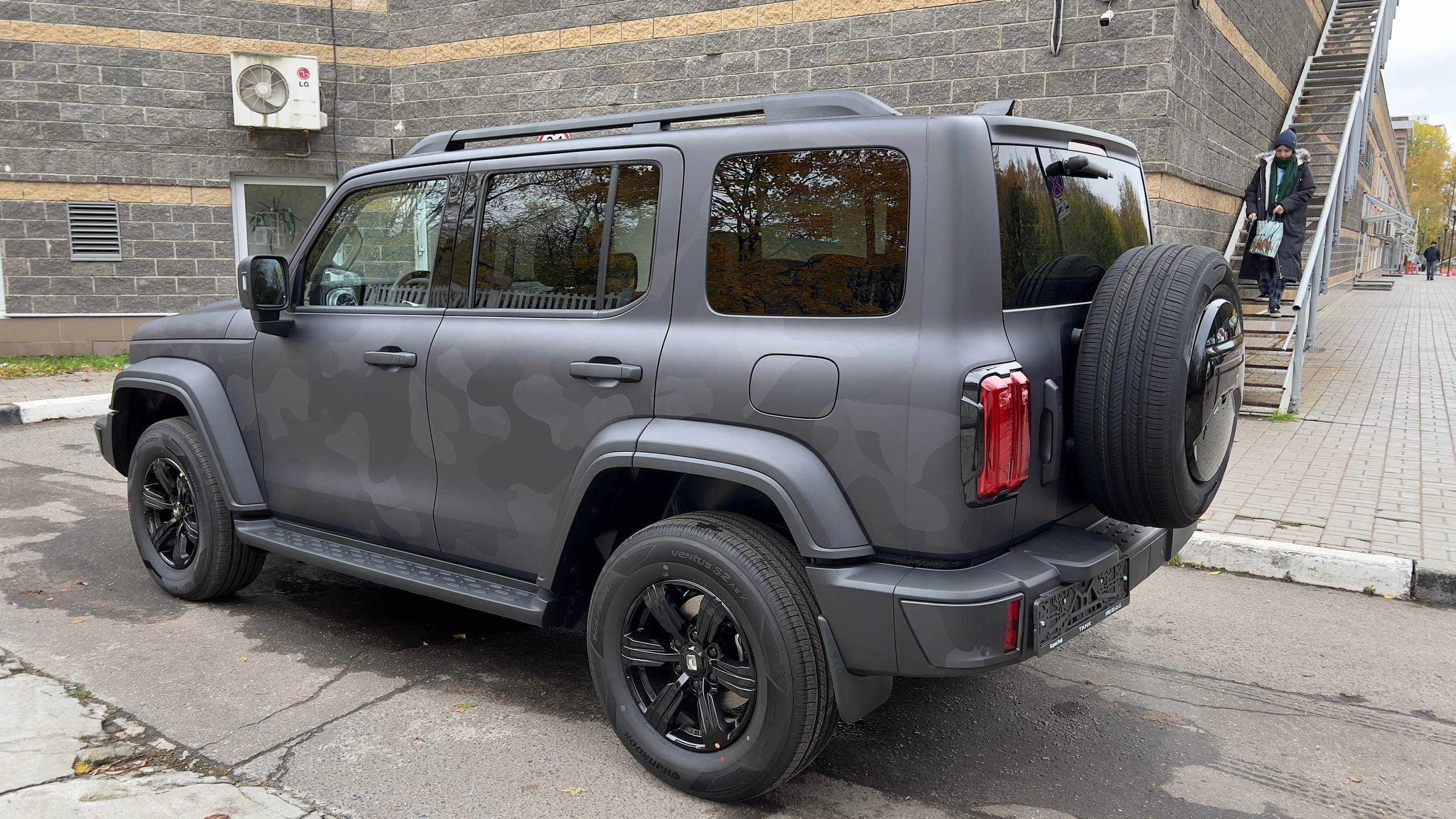 Винилография на Tank 300. Студия дизайна и оклейки авто Barmaley Design