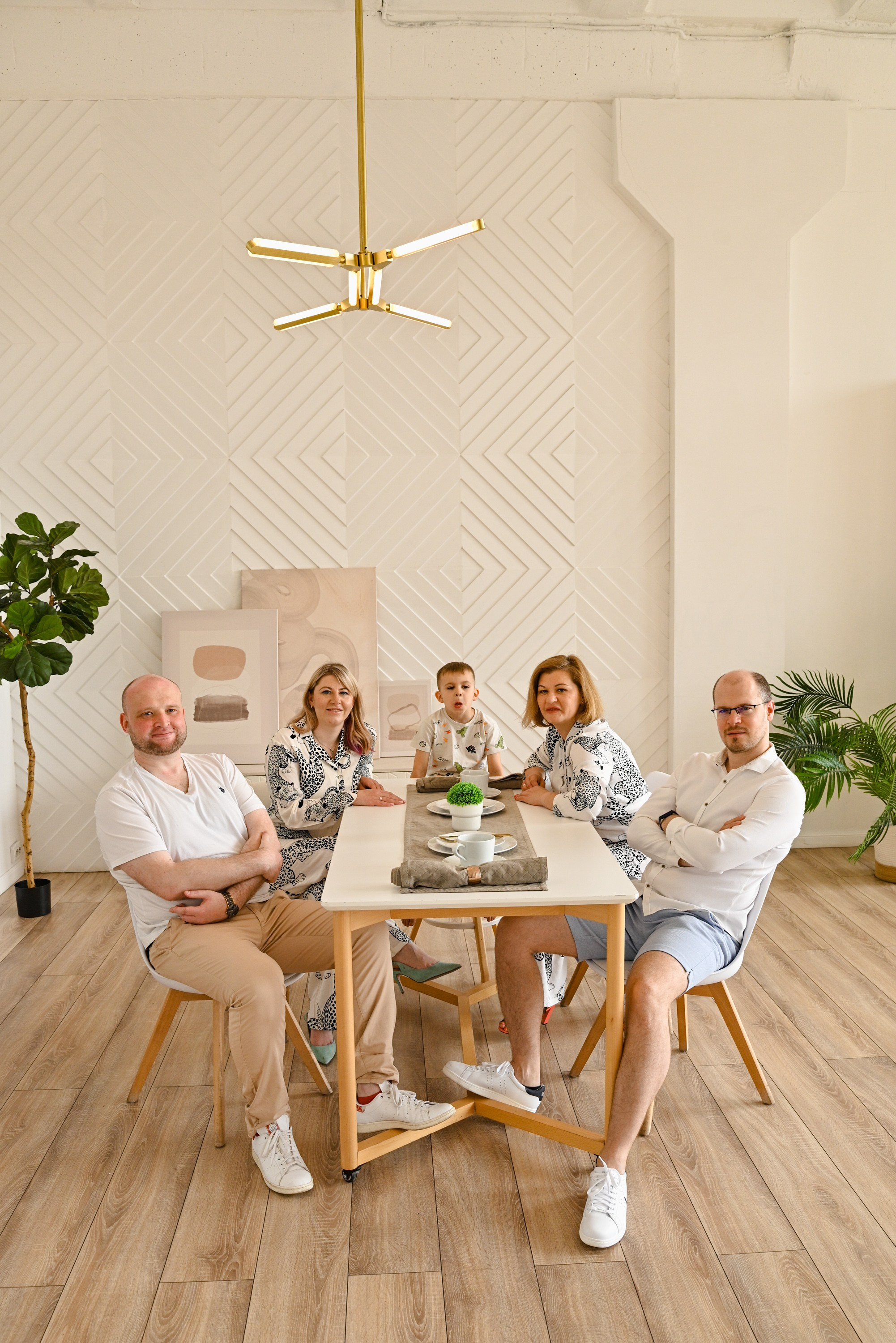 Счастливая большая семья. Компания и фотошкола по созданию контента в Москве