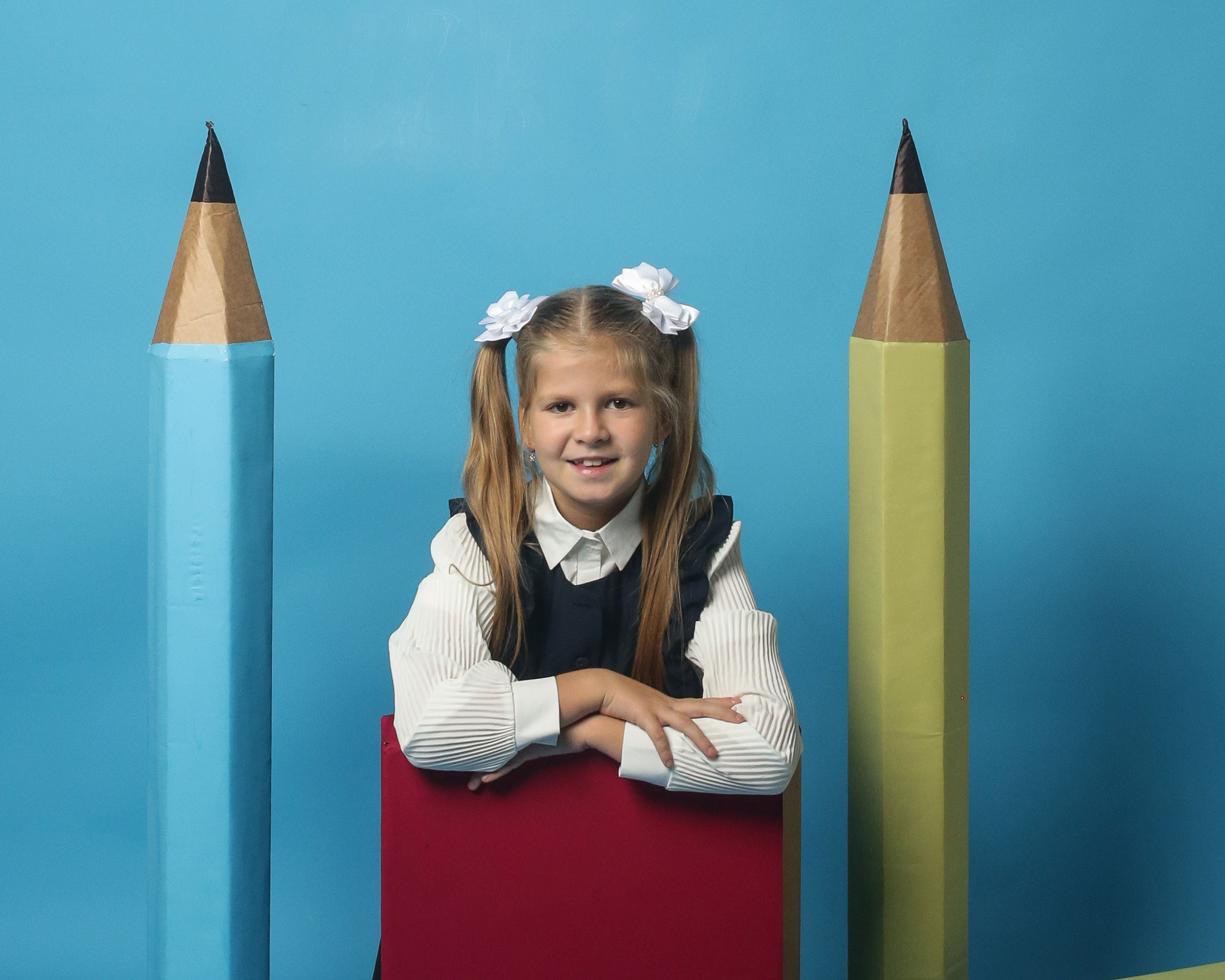Портрет девочки школьниц. Фотозона для школьников