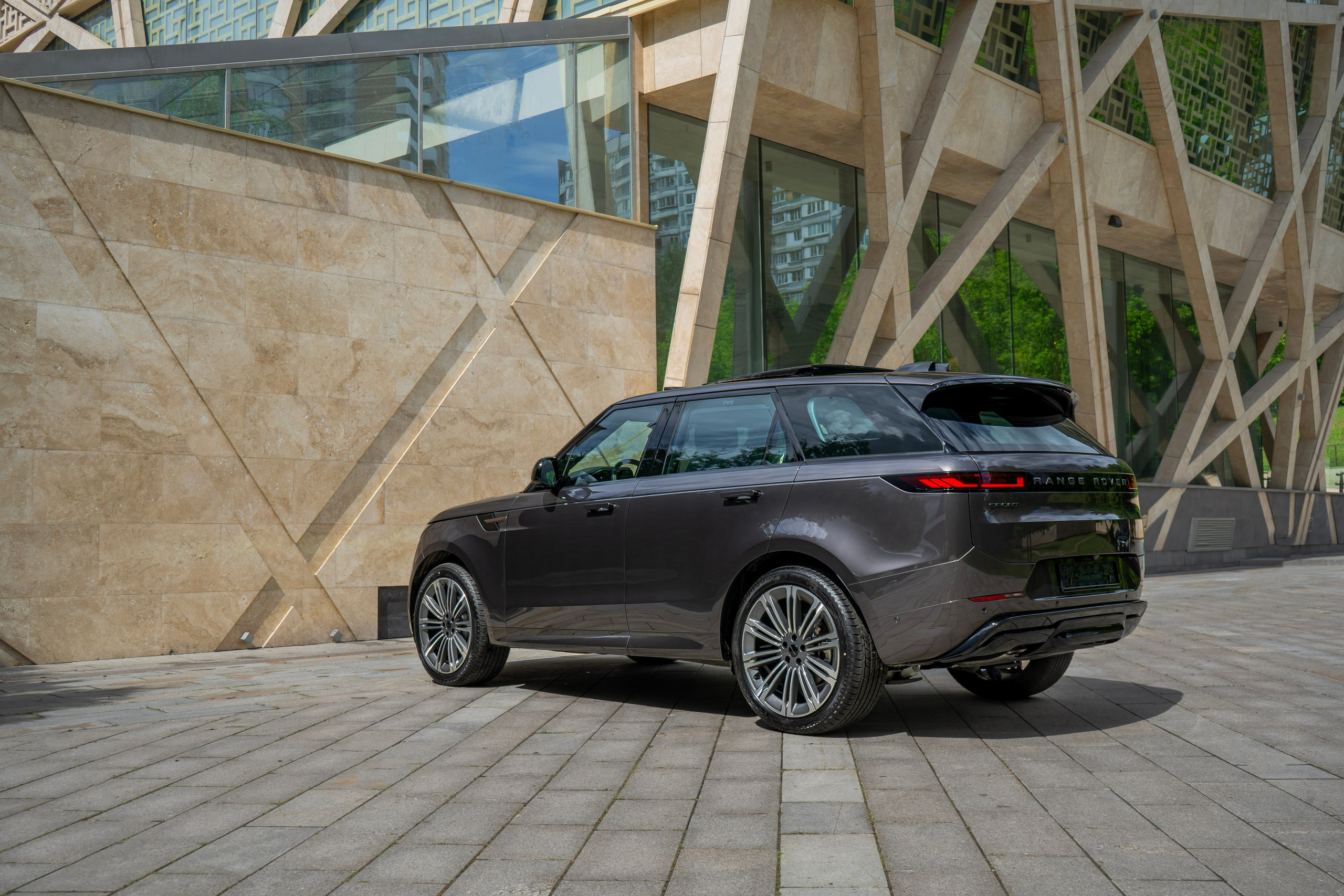 Range Rover Sport 2026. Автомобильный фотограф Ногинск Денис Городок