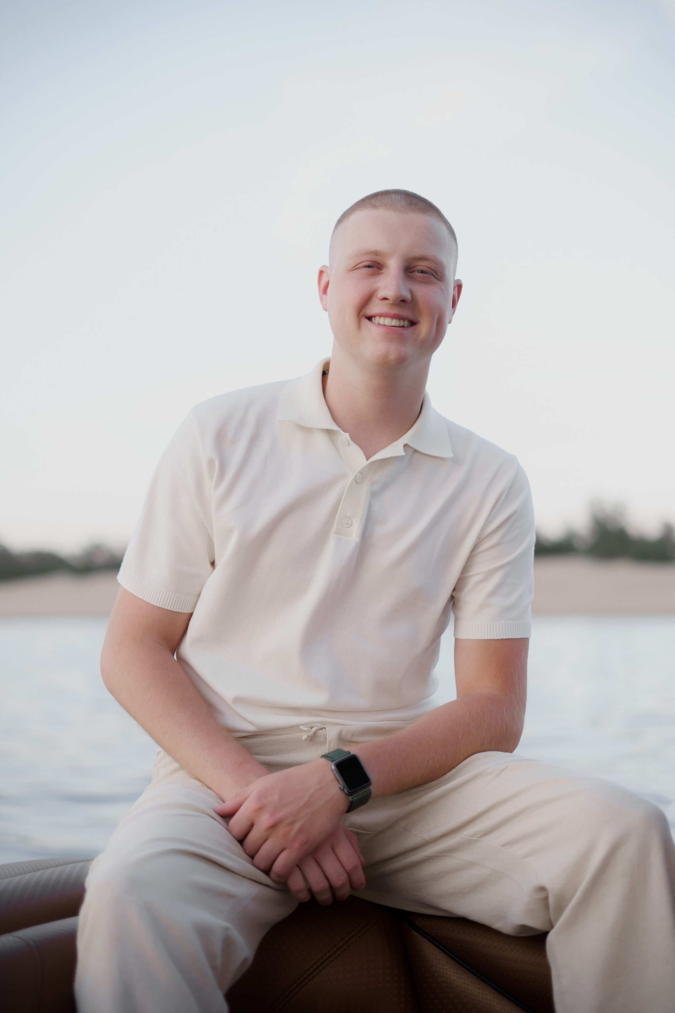 Рома и софа. Фотограф Валерия Крахмалева