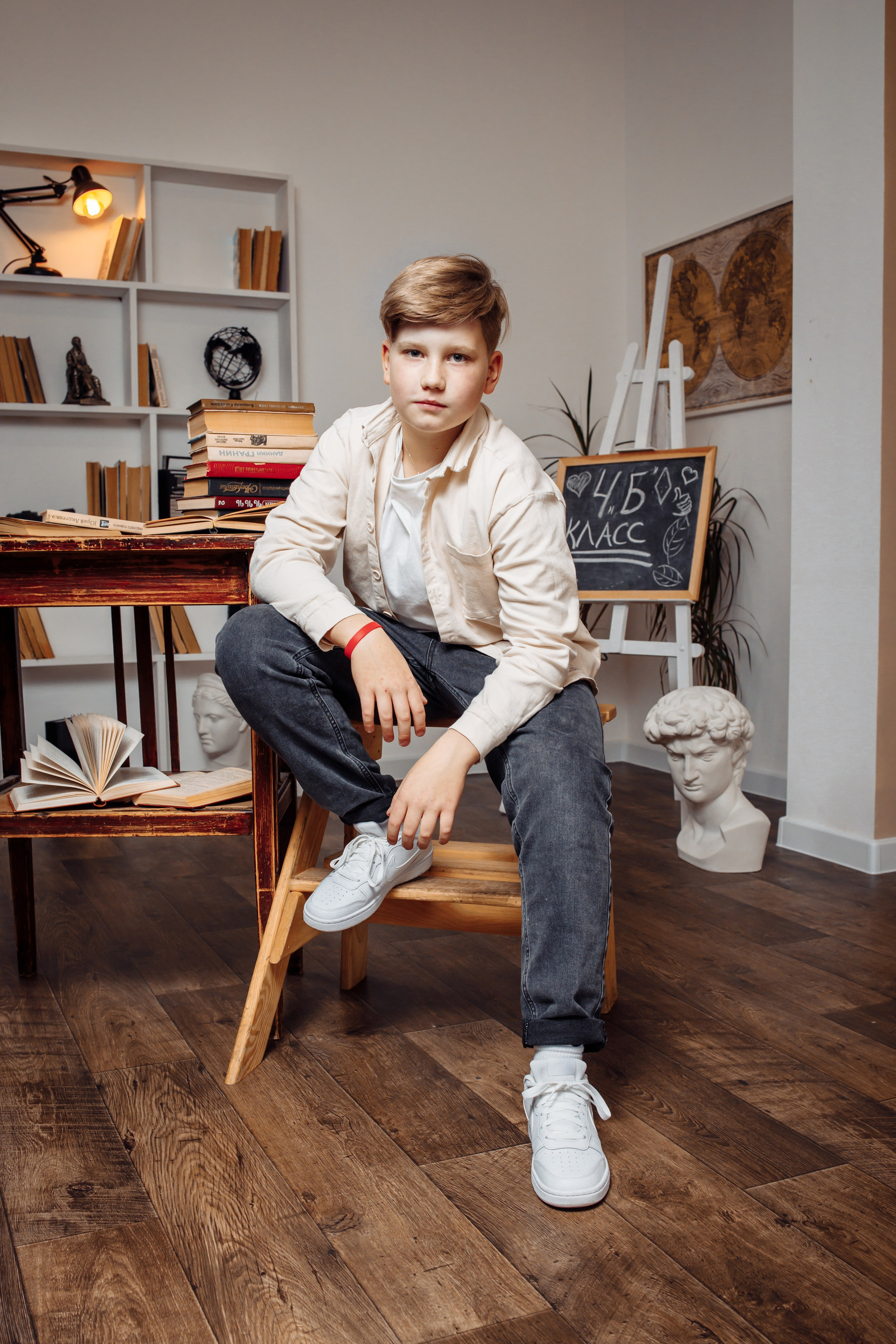 Студия школьной фотографии. Фотостудия выпускных альбомов в Твери. Студия школьной фотографии в Твери. Выпускные альбомы в Твери