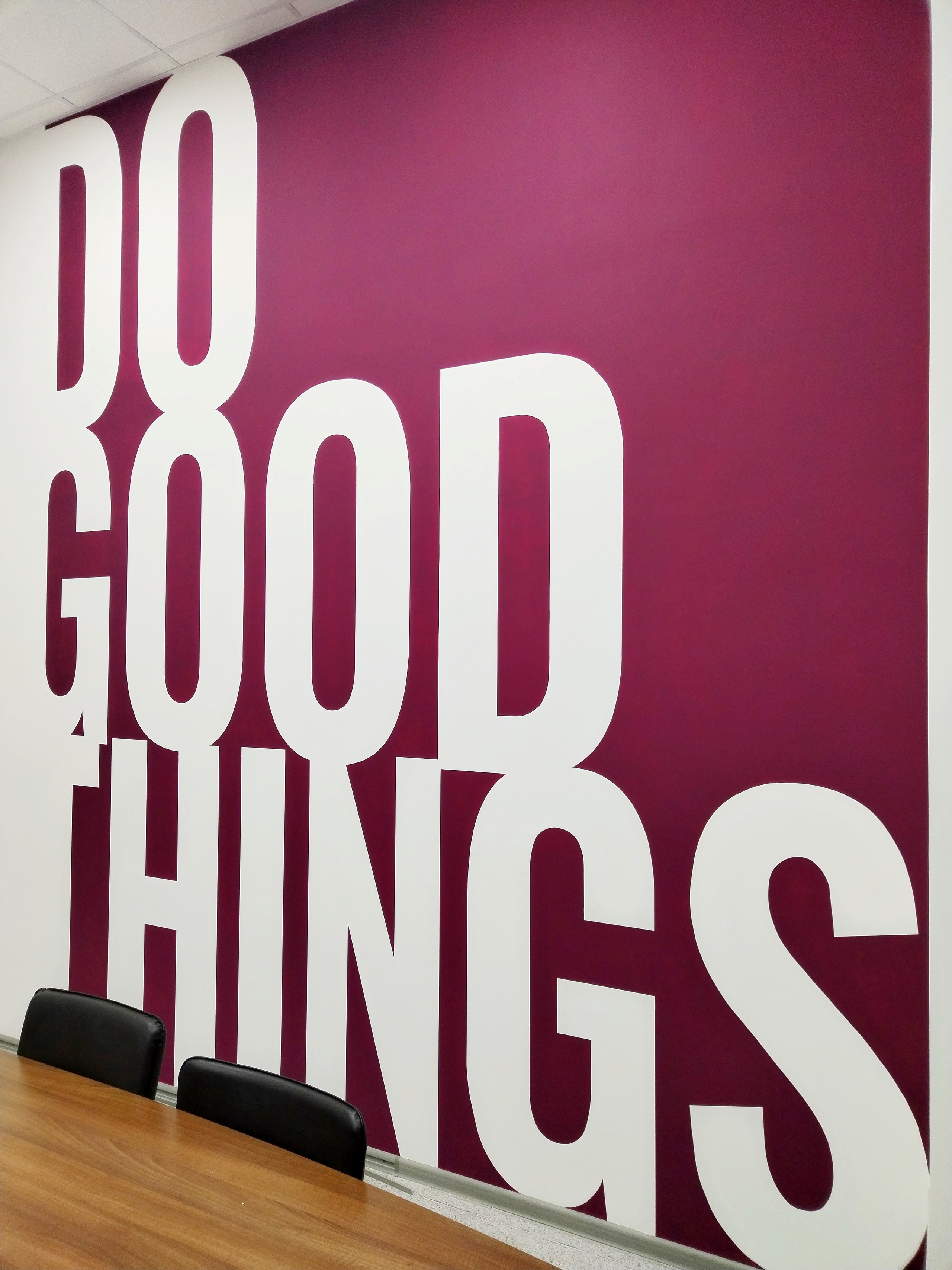 Круные буквы, означающие создание хорошего продукта компанией