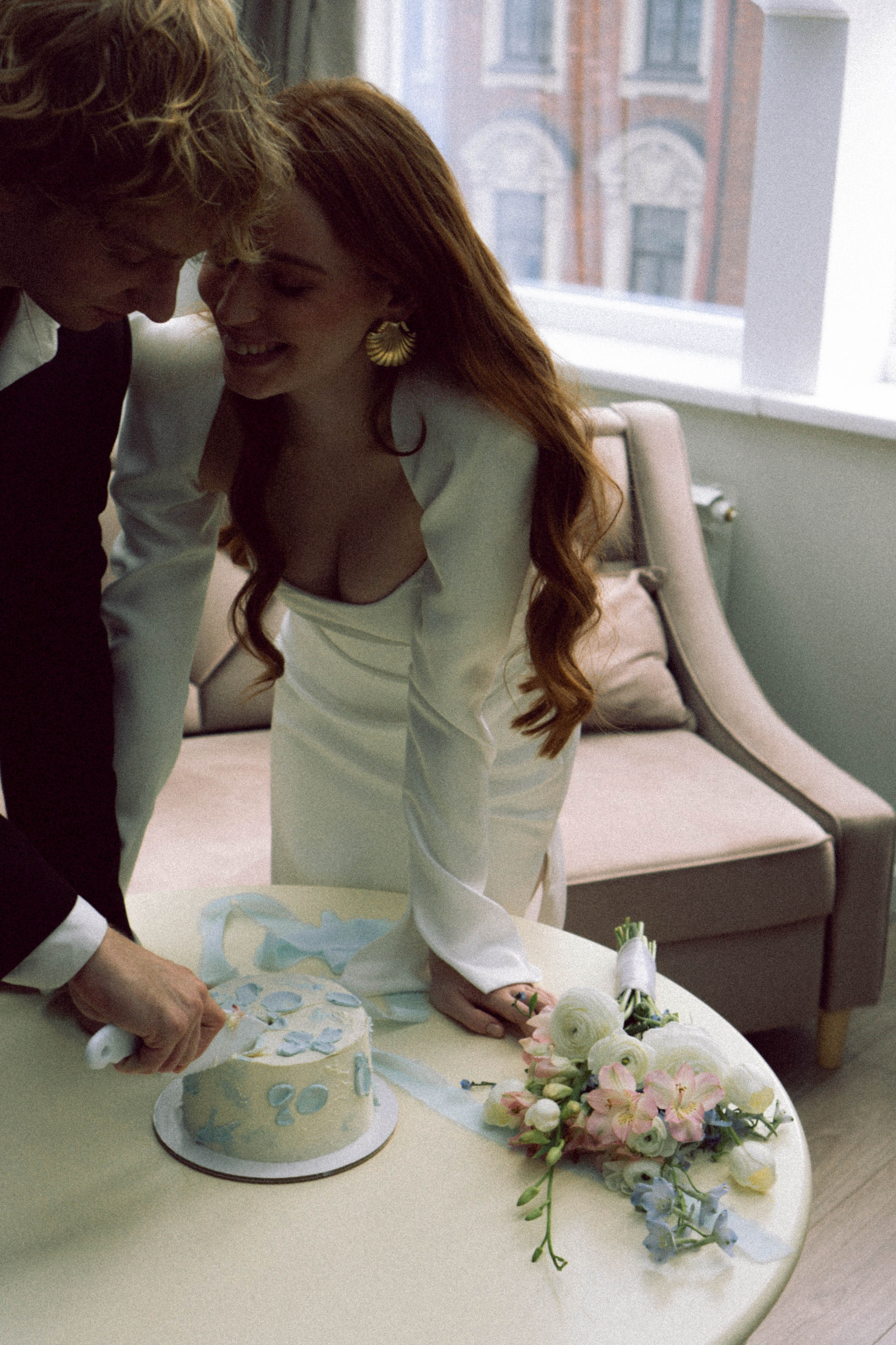 СВАДЕБНАЯ СЬЕМКА В ОТЕЛЕ. СБОРЫ ЖЕНИХА И НЕВЕСТЫ И ТАКЖЕ ТОР И ПОДГОТОВКА К ПРОГУЛКЕ. Профессиональный фотограф, Санкт-Петербург — Виктория Богомолова