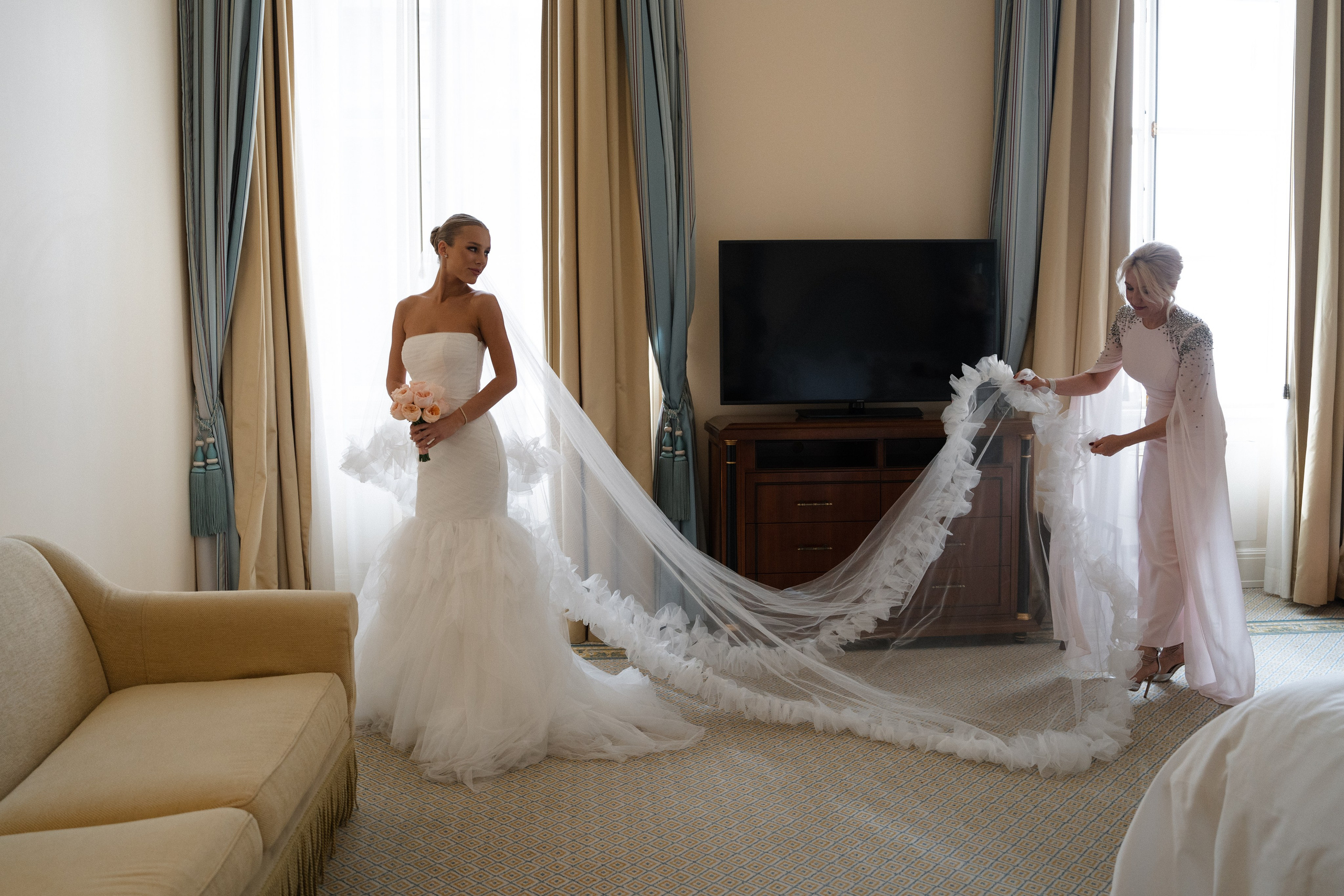 Анна Сергей. Камерная свадьба в Фосизонс в стиле неоклассика. Свадебный фотограф организатор в Санкт-Петербурге Ассоль Опарина