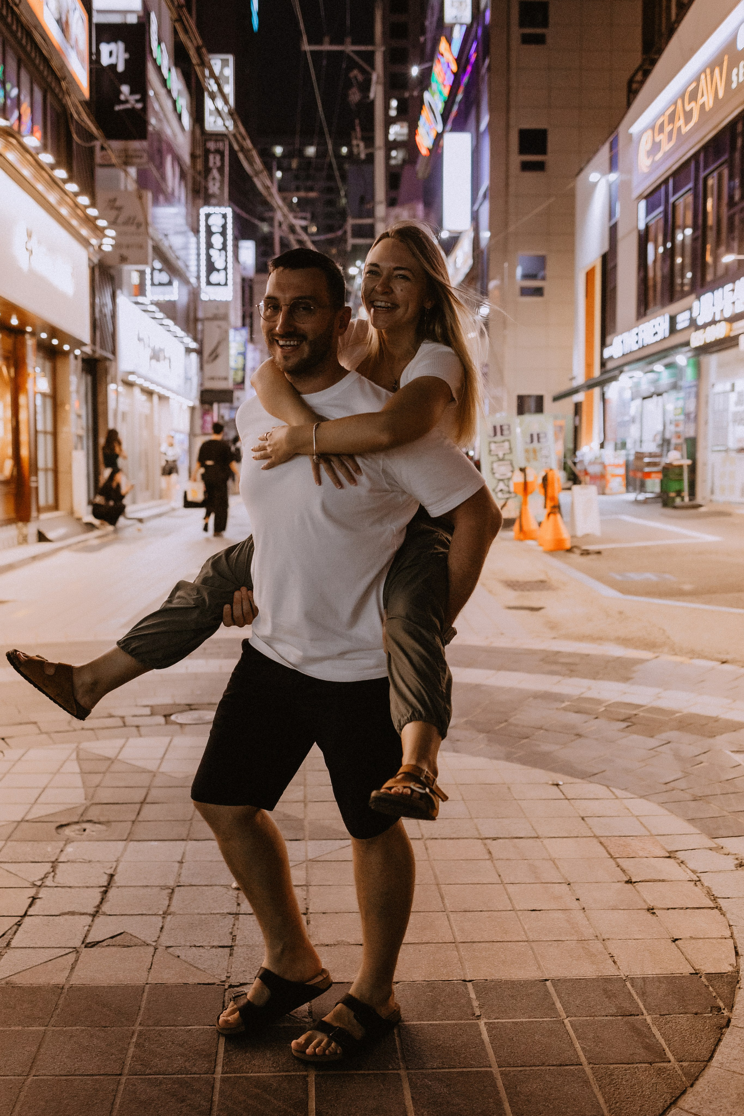 Вечерняя прогулка в городе Пусан. ВАШ ФОТОГРАФ В ПУСАНЕ (Южная Корея) Александра Ануфрий