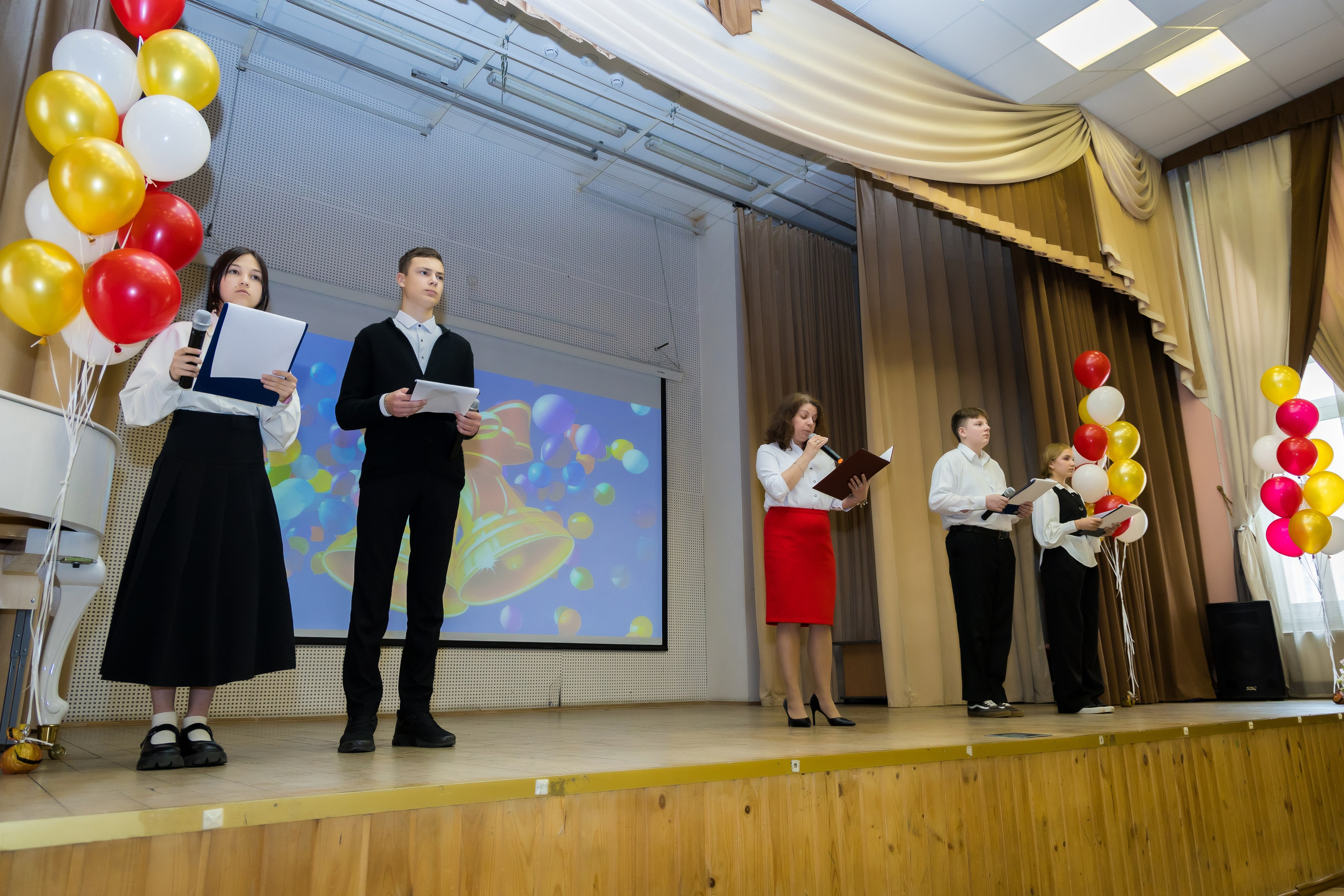 Выпускной в школе. Photomantis