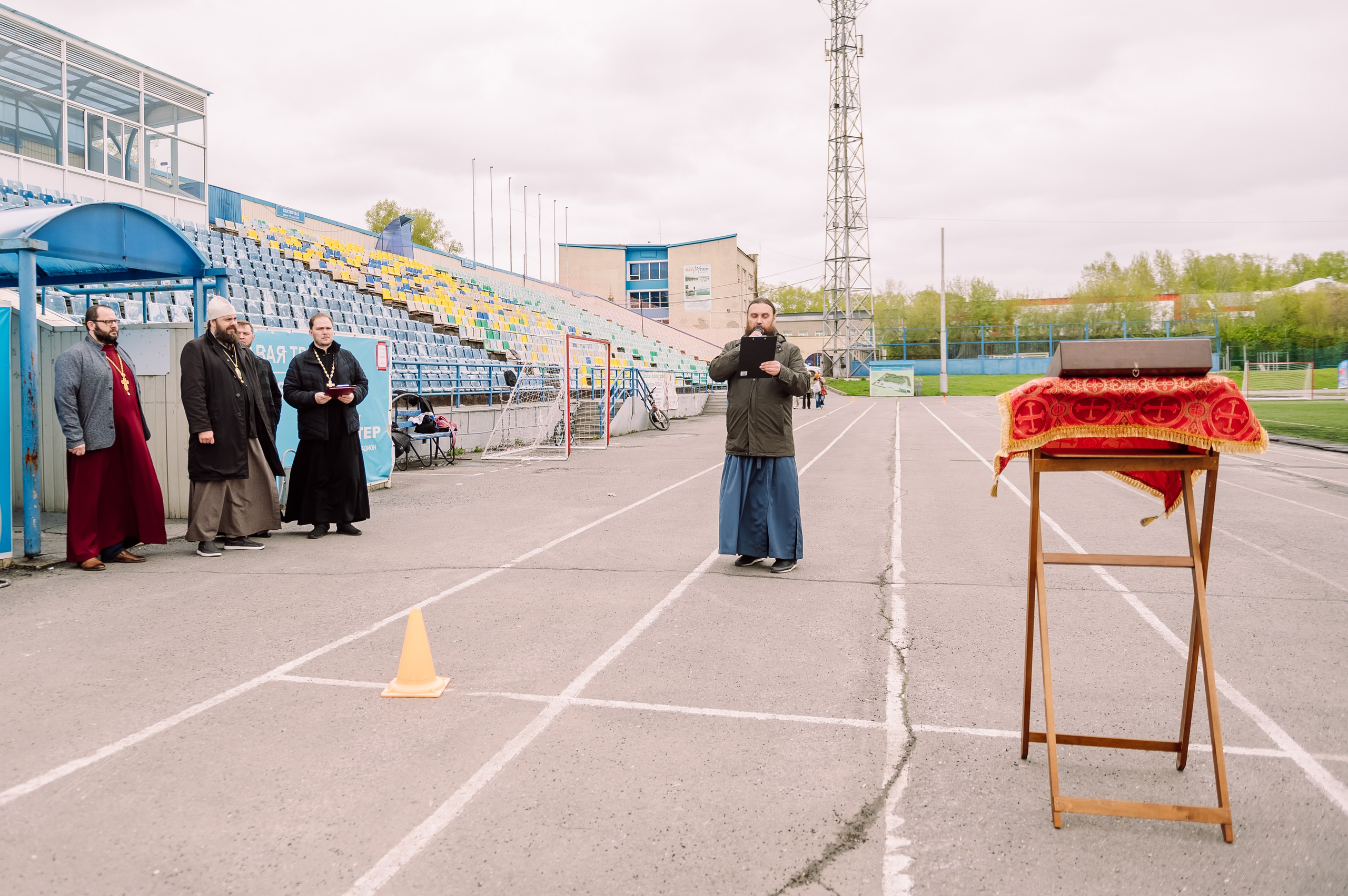 Пасхальный забег «Вера и Спорт» на стадионе Шахтёр. Детский фотограф, семейный фотограф и репортажи в Кемерово