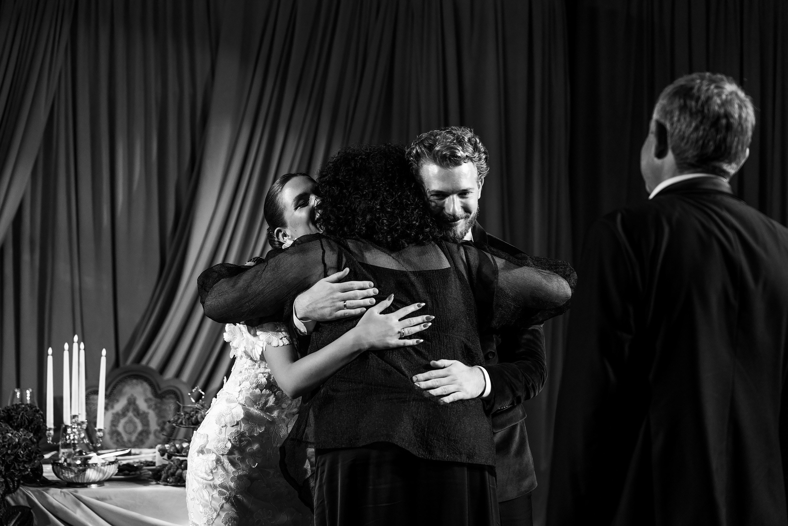 Эмоциональная свадебная фотосъемка в концертном зале Veneziano. Саша Потапкин Фотограф. Сочи, Екатеринбург, Москва