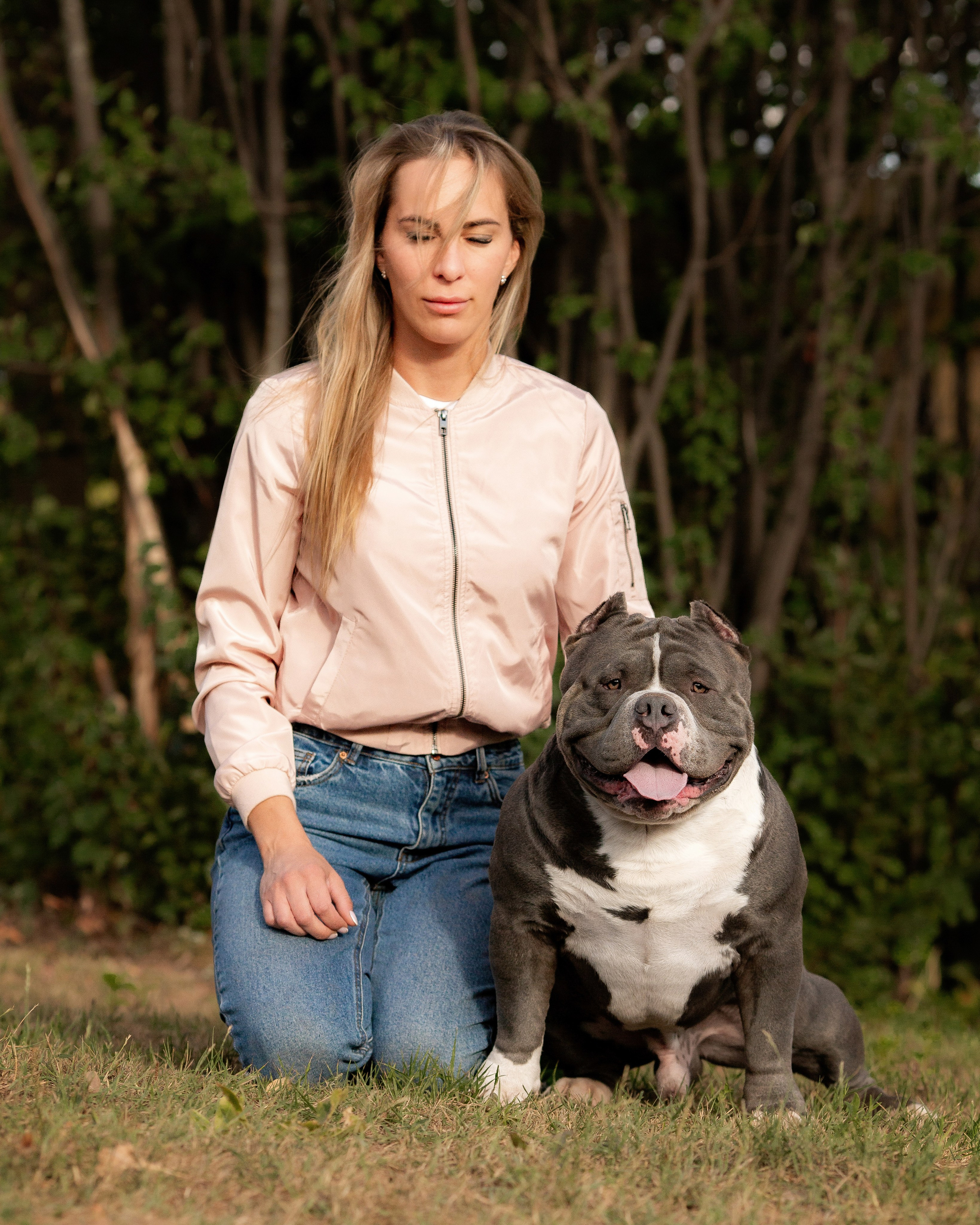 Наталья и булли. Фотограф Анималист в Перми Анастасия Остерман