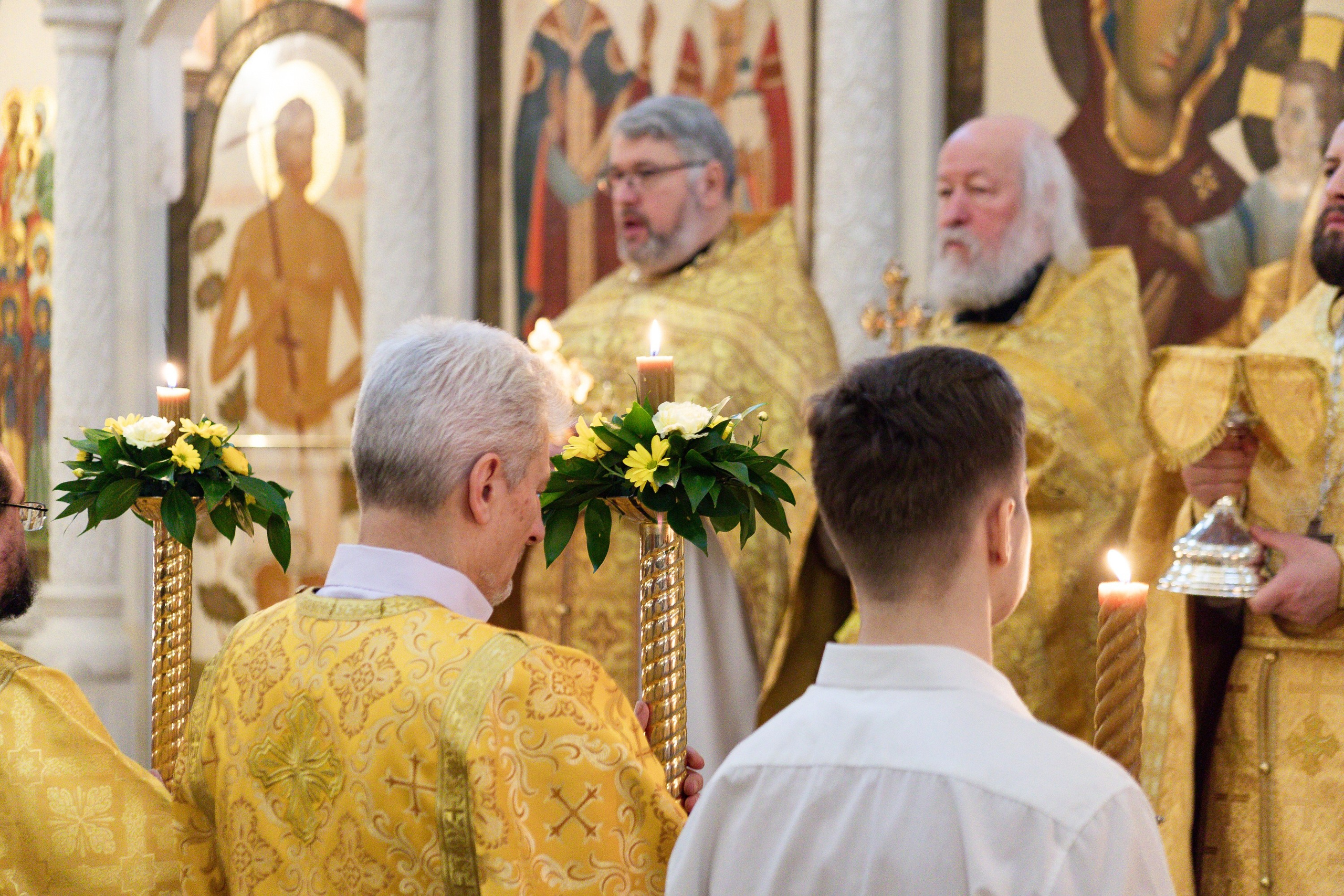 Праздничное богослужение Святителю Николаю 19 декабря. Интерьерный фотограф в Москве Роман Потапов
