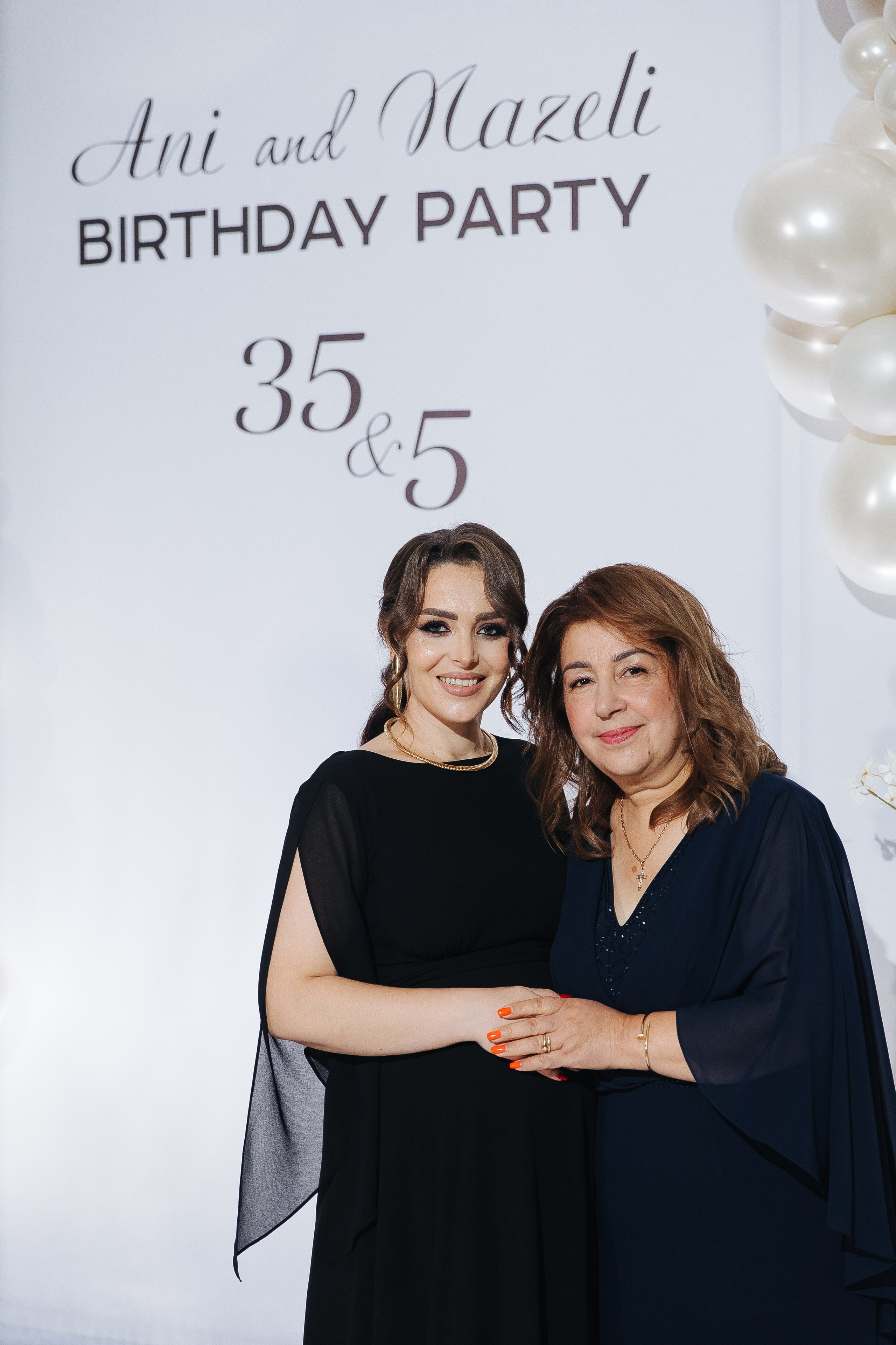 Ани и Назели. 35&5 День рождения, «Янтарь». Фотограф в Красноярске Надежда Воскресенская