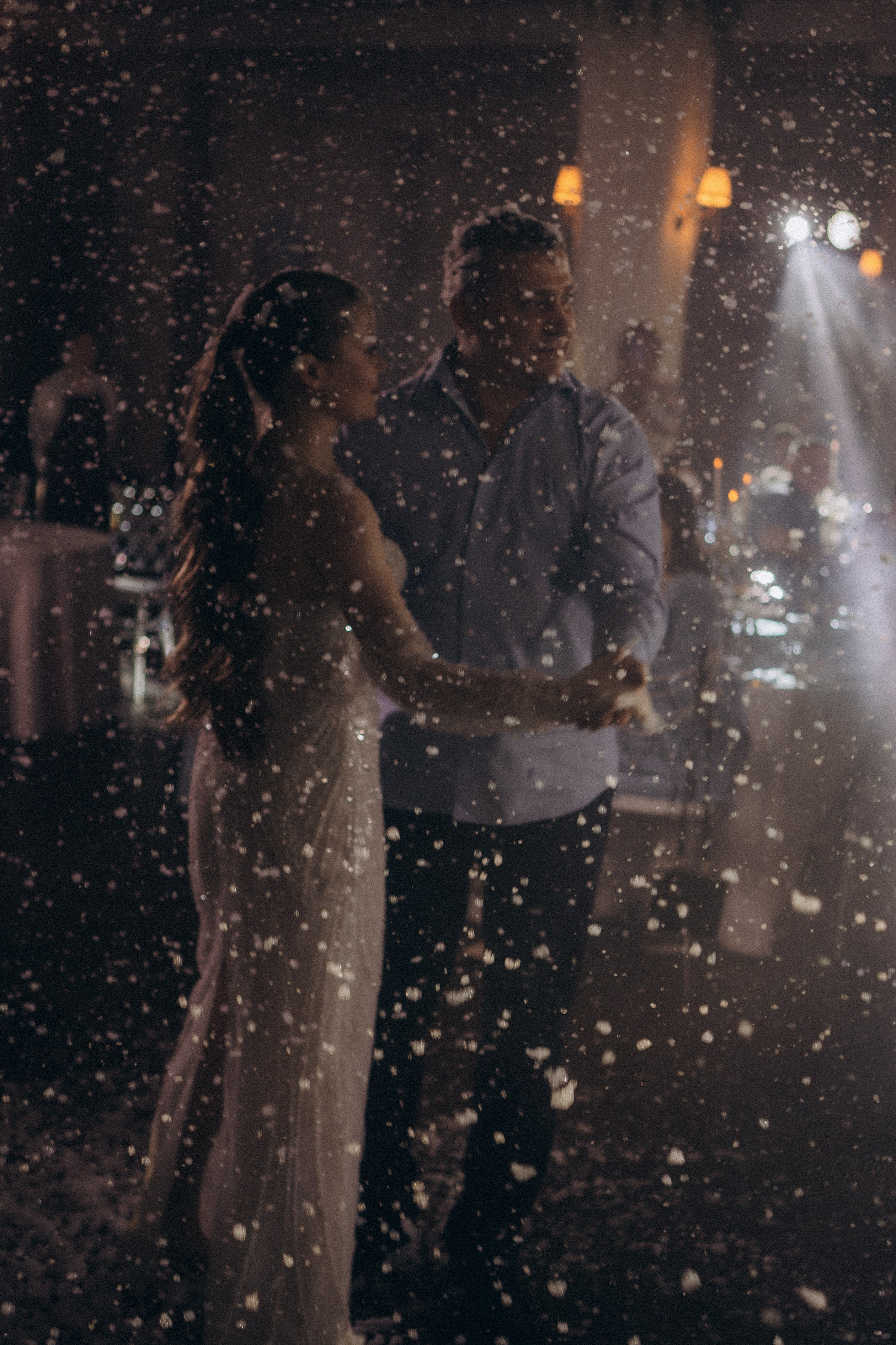 ТАНЕЦ С ПАПОЙ СВАДЕБНМ БАНКЕТЕ (СНЯТО В СИБИРЕ В НИЖНЕВАРТОВСКЕ). Профессиональный фотограф, Санкт-Петербург — Виктория Богомолова