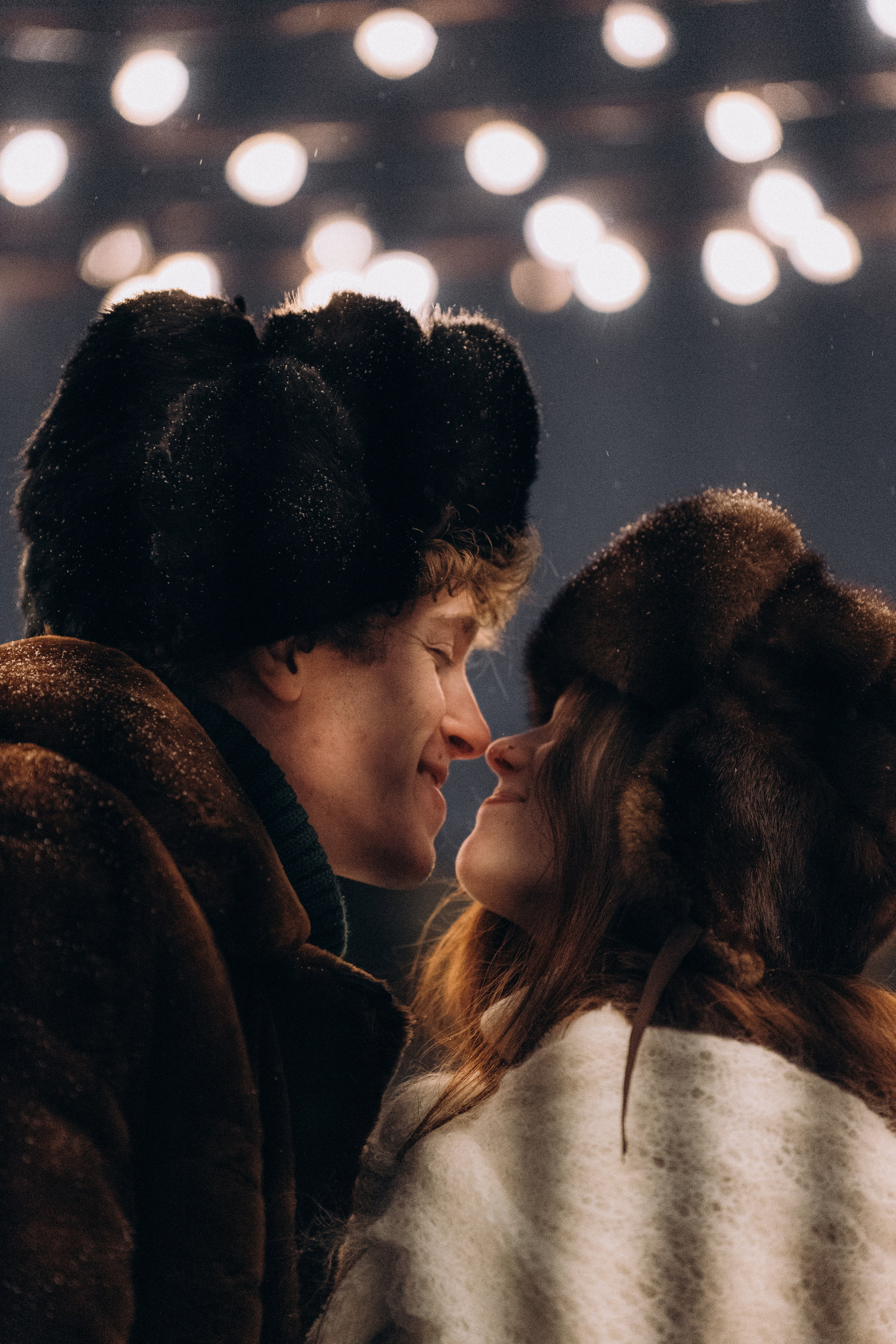 НОВОГОДНЯЯ ПРОГУЛКА ПАРЫ ПО ЧЕРНЫШЕВСКОЙ ПЕРЕД НОВЫМ ГОДОМ. Профессиональный фотограф, Санкт-Петербург — Виктория Богомолова