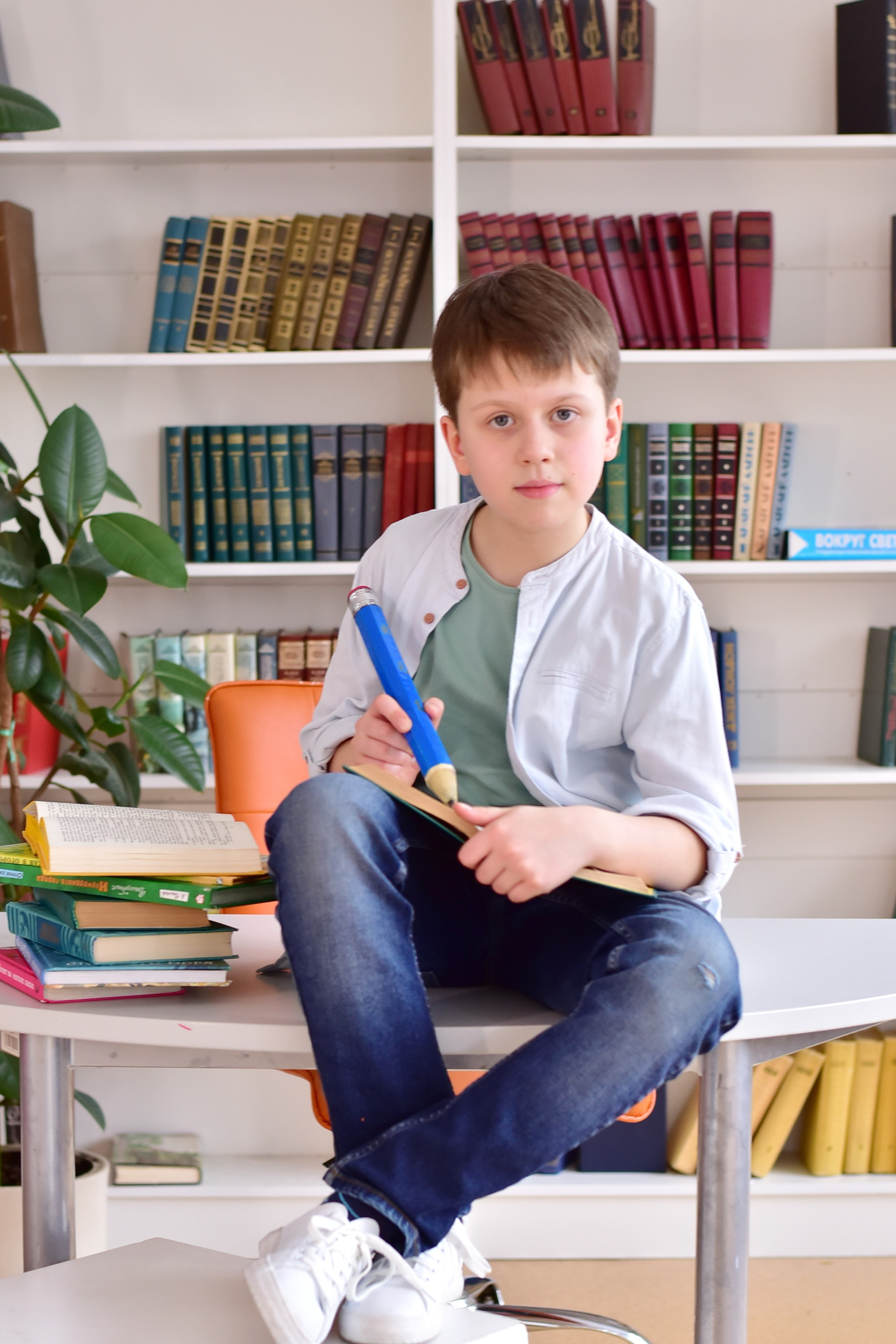 Фотоальбомы для средней и младшей школы. Стильные выпускные альбомы, детские фотосессии, сюжетные фотографии