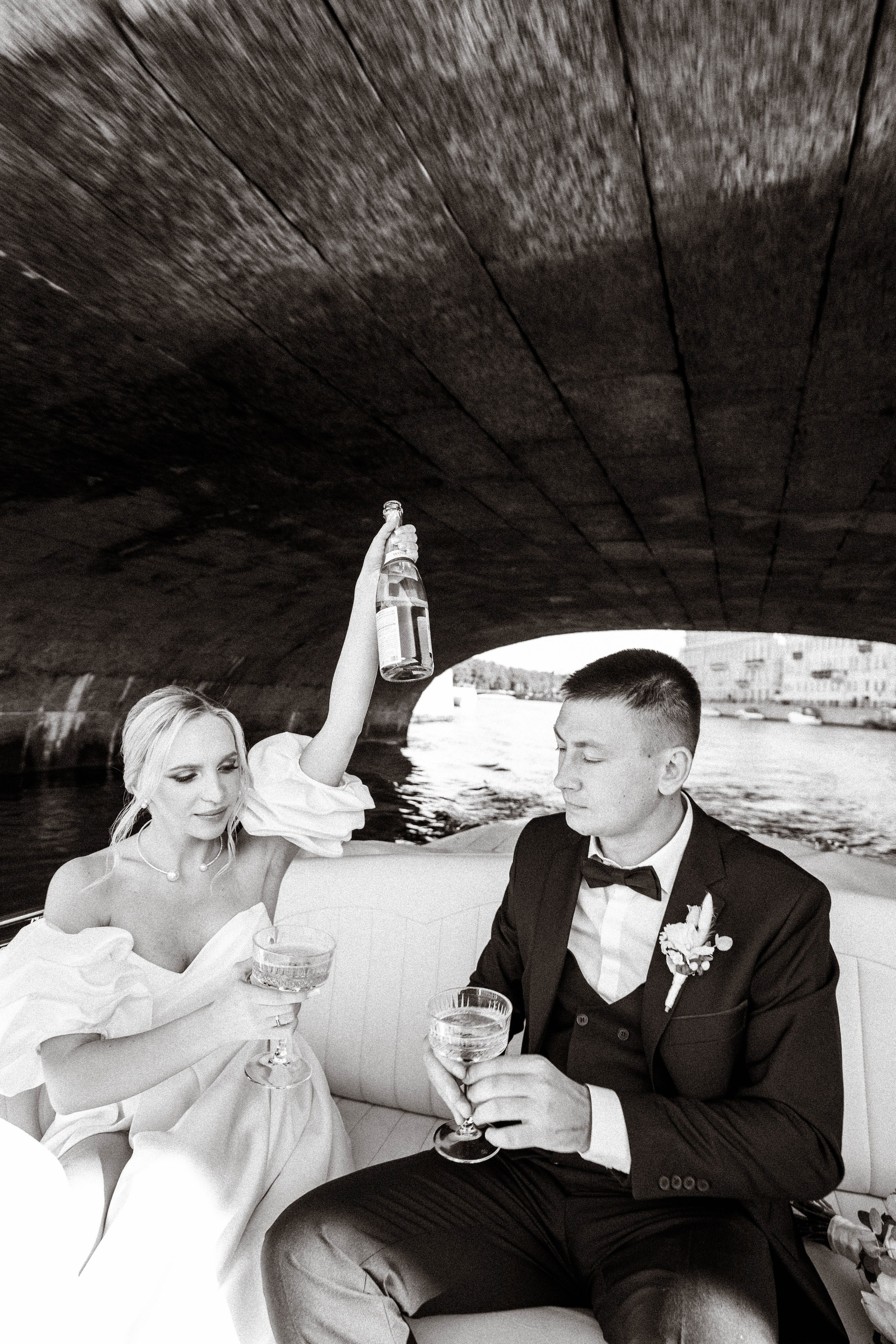 СВАДЕНБНАЯ СЬЕМКА НА КАТЕРЕ ПО КАНАЛАМ САНКТ-ПЕТЕРБУРГА И В АКВАТОРИИ НЕВЫ. Профессиональный фотограф, Санкт-Петербург — Виктория Богомолова