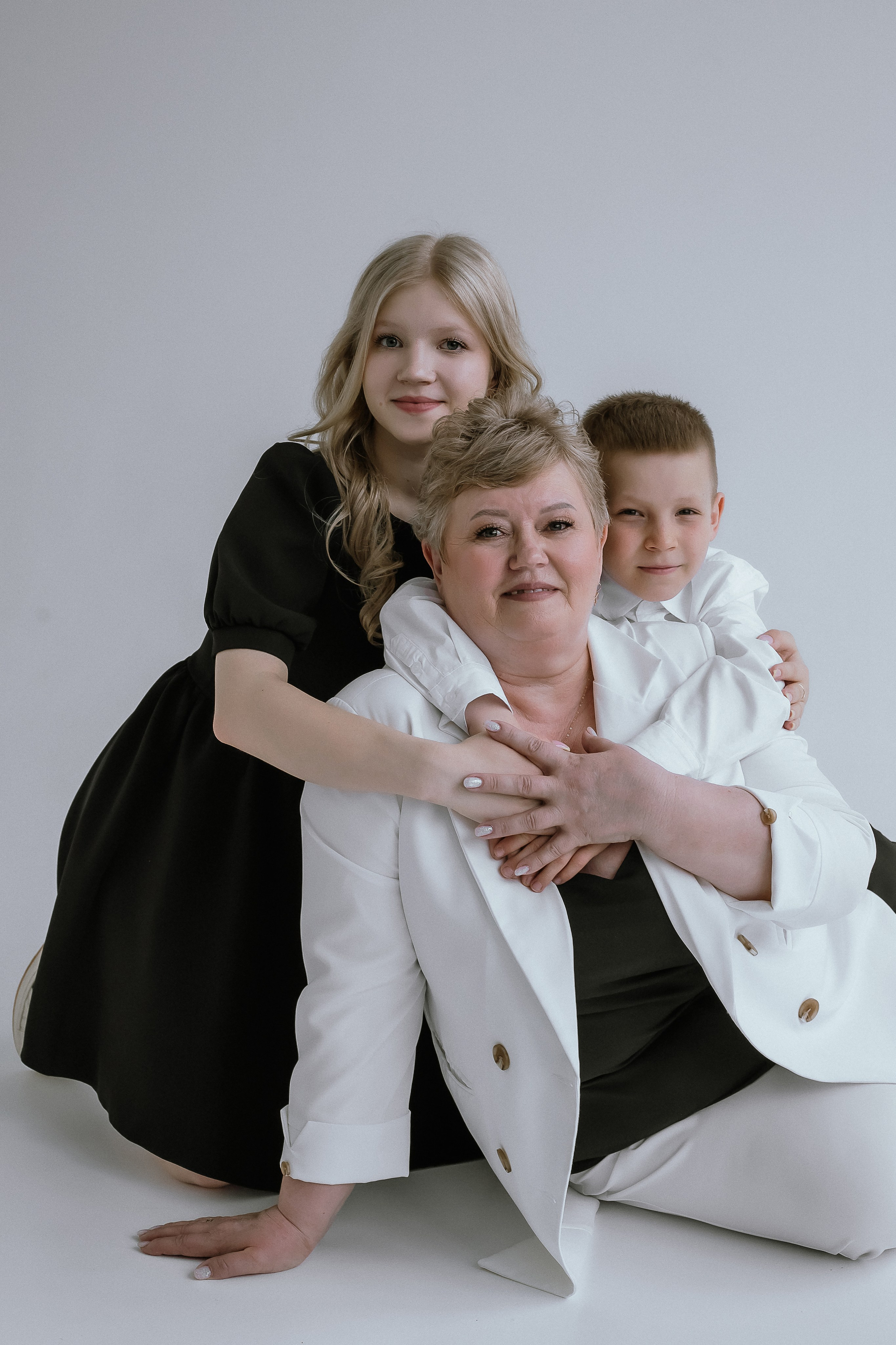 Семейная на циклораме. Фотограф Екатеринубрг/Верхняя Пышма