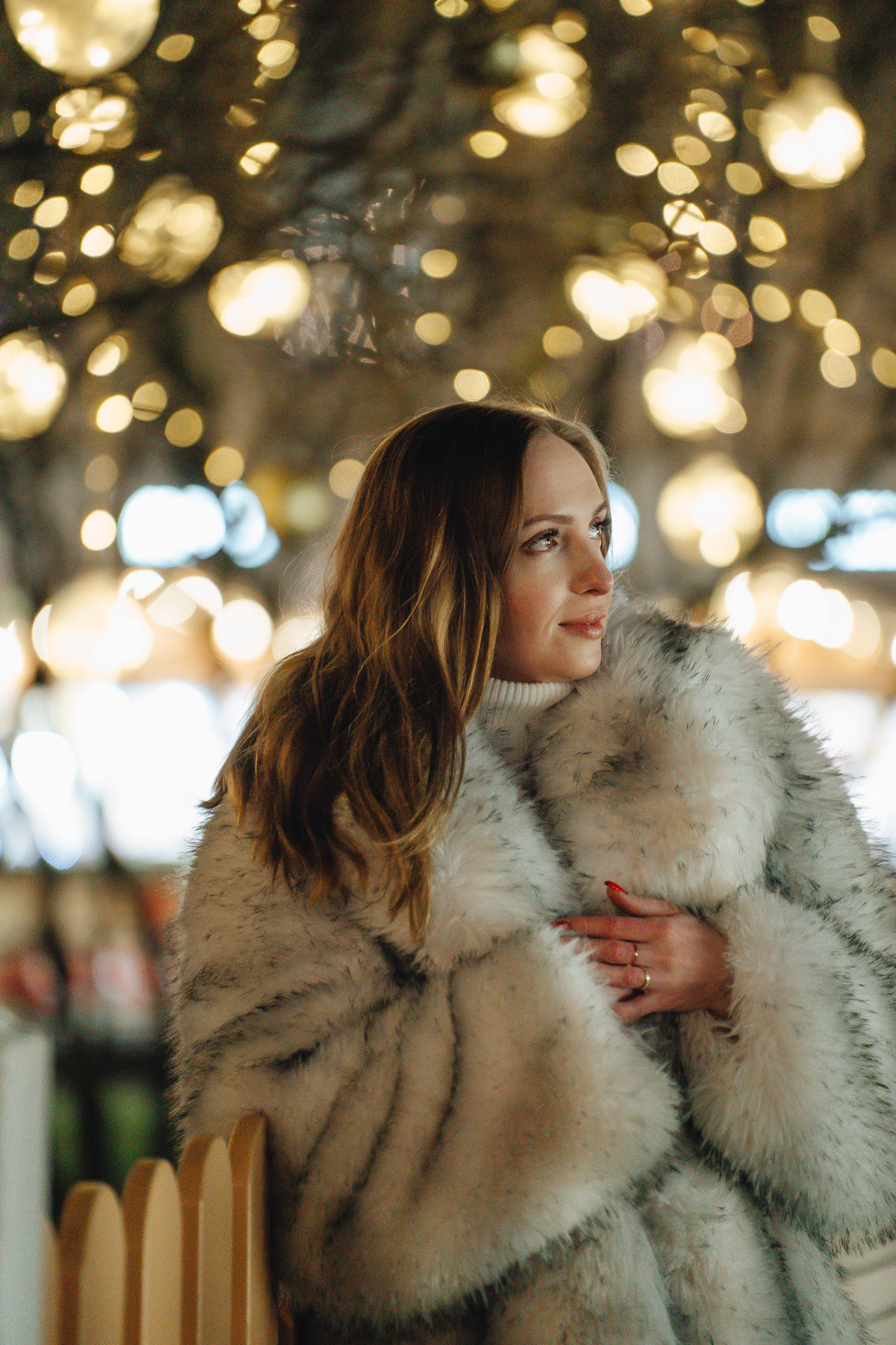 ПРОГУЛКА НА МАНЕЖНОЙ ПЛОЩАДИ ДЛЯ ДЕВУШКИ ПЕРЕД НОВЫМ ГОДОМ (НОВОГОДНЯЯ ФОТОСЕССИИЯ НА МАНЕЖНОЙ ПЛОЩАДИ). Профессиональный фотограф, Санкт-Петербург — Виктория Богомолова