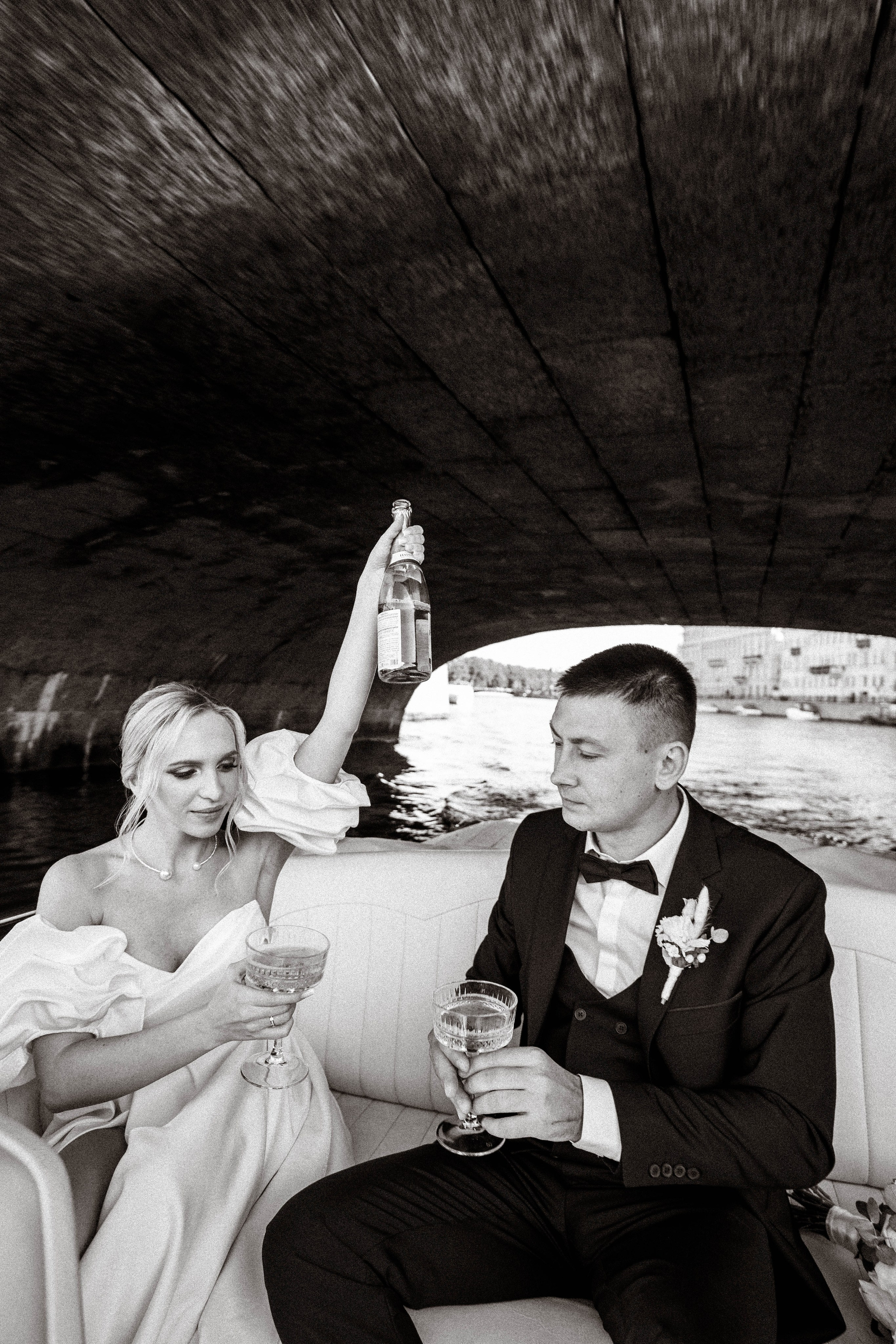 СВАДЕНБНАЯ СЬЕМКА НА КАТЕРЕ ПО КАНАЛАМ САНКТ-ПЕТЕРБУРГА И В АКВАТОРИИ НЕВЫ. Профессиональный фотограф, Санкт-Петербург — Виктория Богомолова