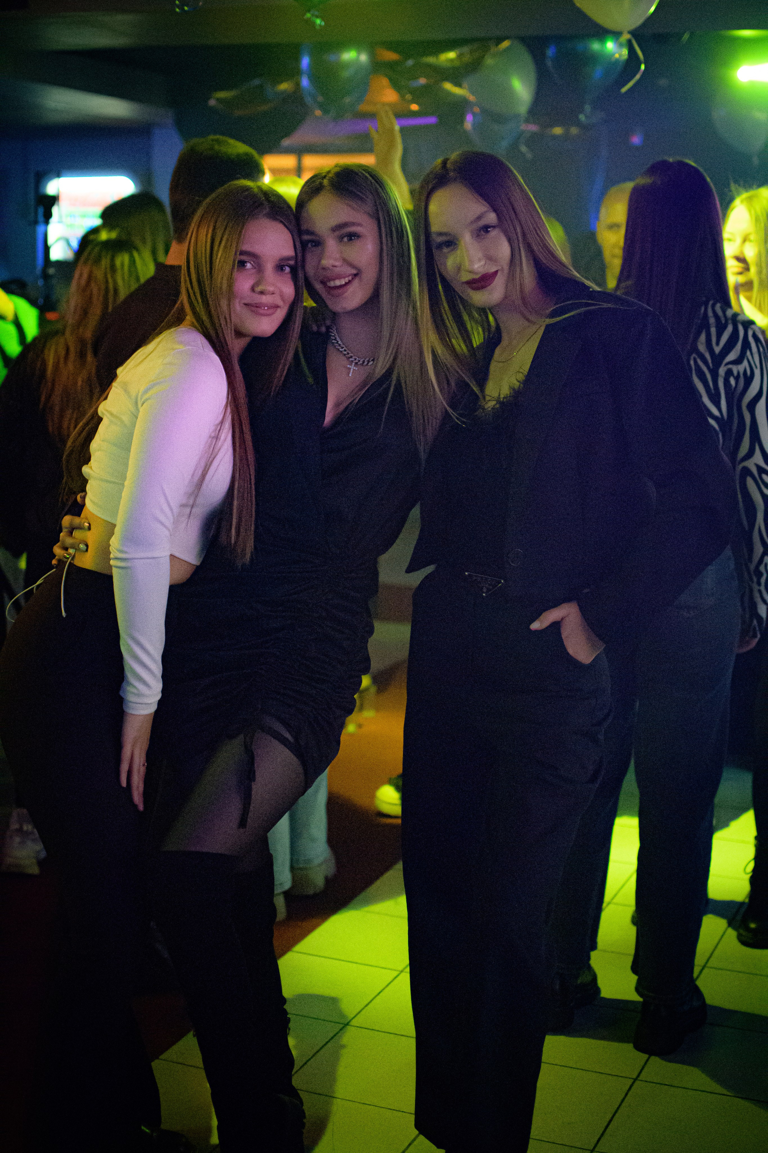 HOLLYWOOD / 6 YEARS. Photokarish