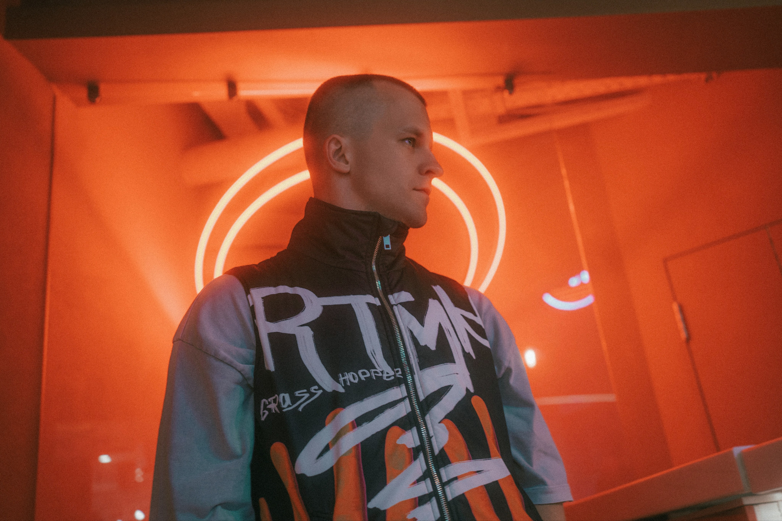 В кадре: педагог. Творческие фотосессии в Москве. Фотоальбом лидера группы ЯЛО