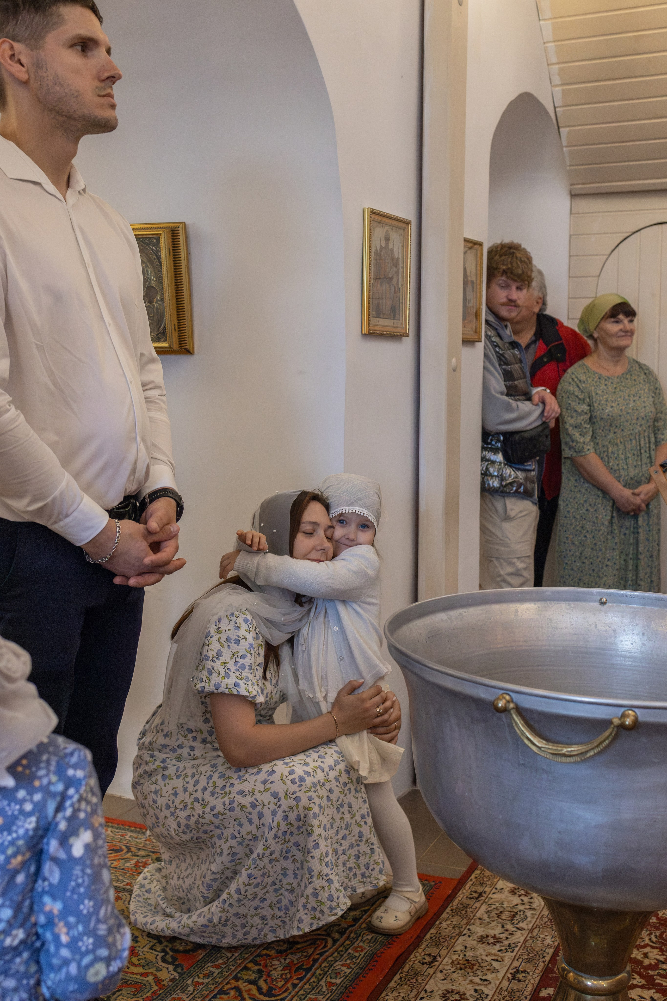 Таинство Крещения Степана в храме Воскресения Христова, с. Трубино (Калужская обл.). Надежда Стар семейный и церковный фотограф в Жукове и Калужской области