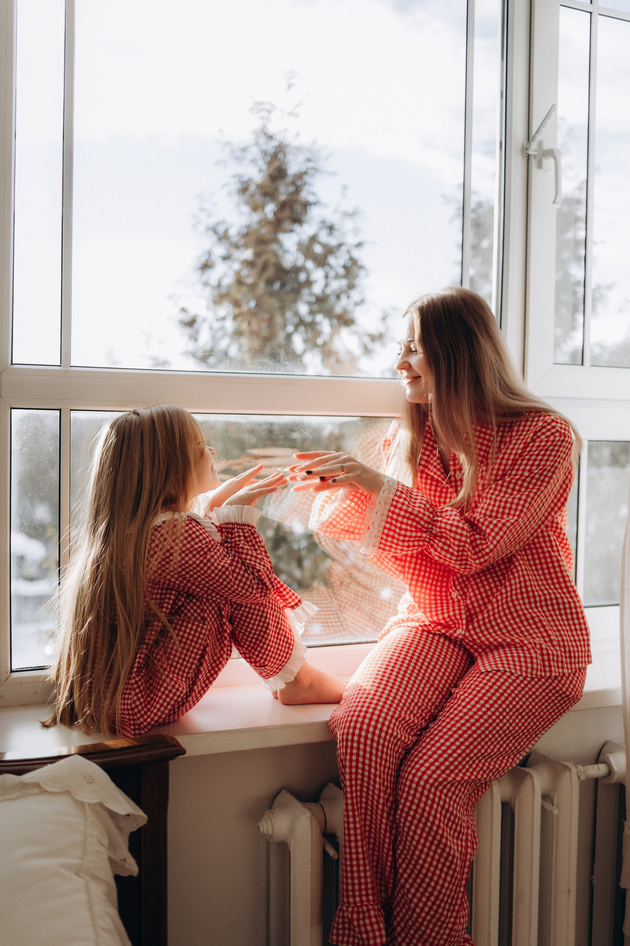 Та самая милая фотосессия мамы и доченьки в студии (февраль, 2026г), г. Обнинск (Калужская обл.). Надежда Стар семейный и церковный фотограф в Жукове и Калужской области