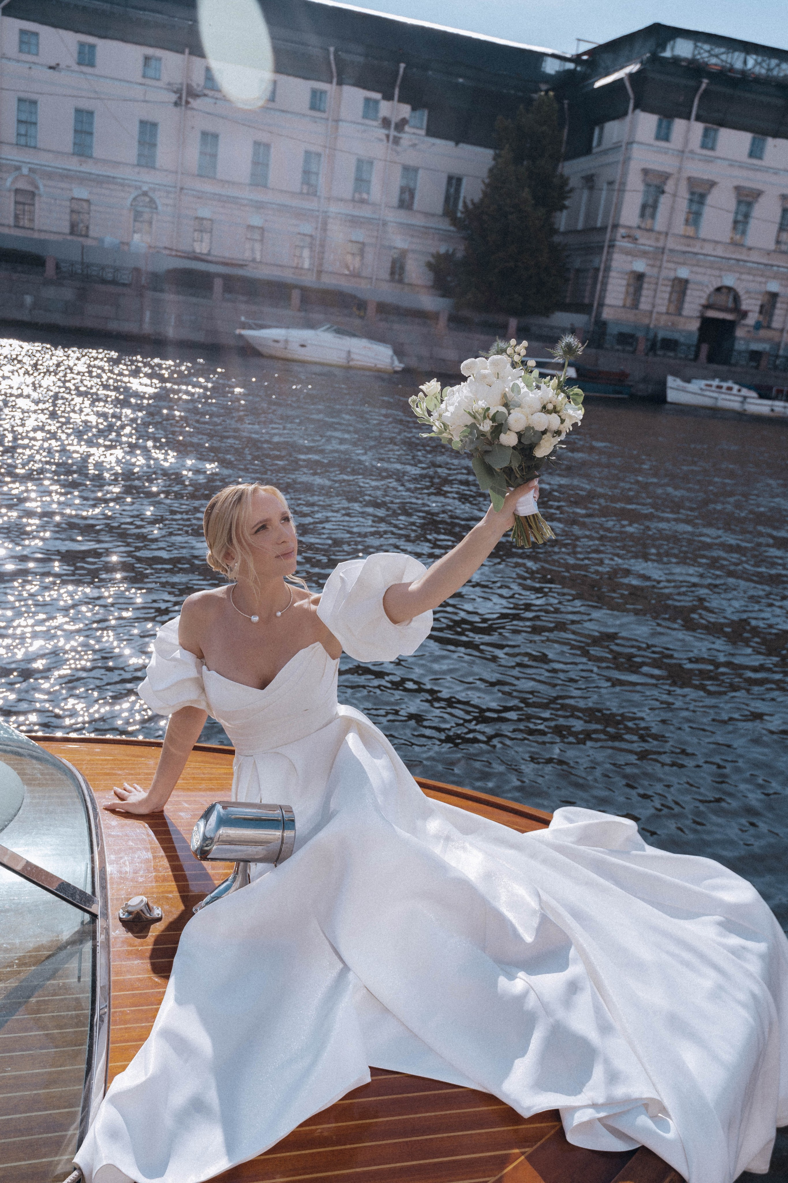 СВАДЕНБНАЯ СЬЕМКА НА КАТЕРЕ ПО КАНАЛАМ САНКТ-ПЕТЕРБУРГА И В АКВАТОРИИ НЕВЫ. Профессиональный фотограф, Санкт-Петербург — Виктория Богомолова