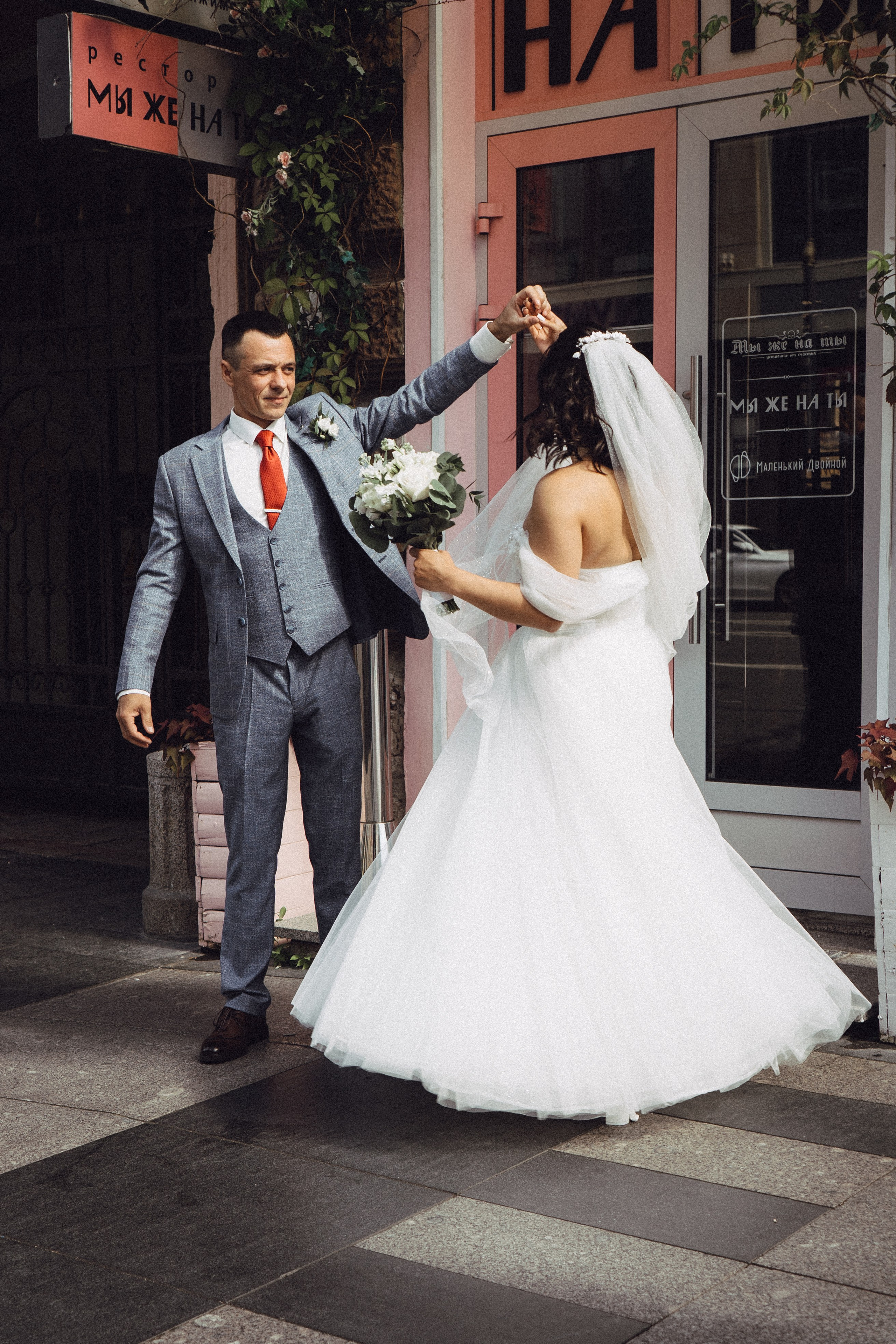 СВАДЕБНАЯ ПРОГУЛКА РЕСТОРАН МЫ ЖЕ НА ТЫ И ФОТОСЕССИИЯ С АВТОМОБИЛЕМ. Профессиональный фотограф, Санкт-Петербург — Виктория Богомолова