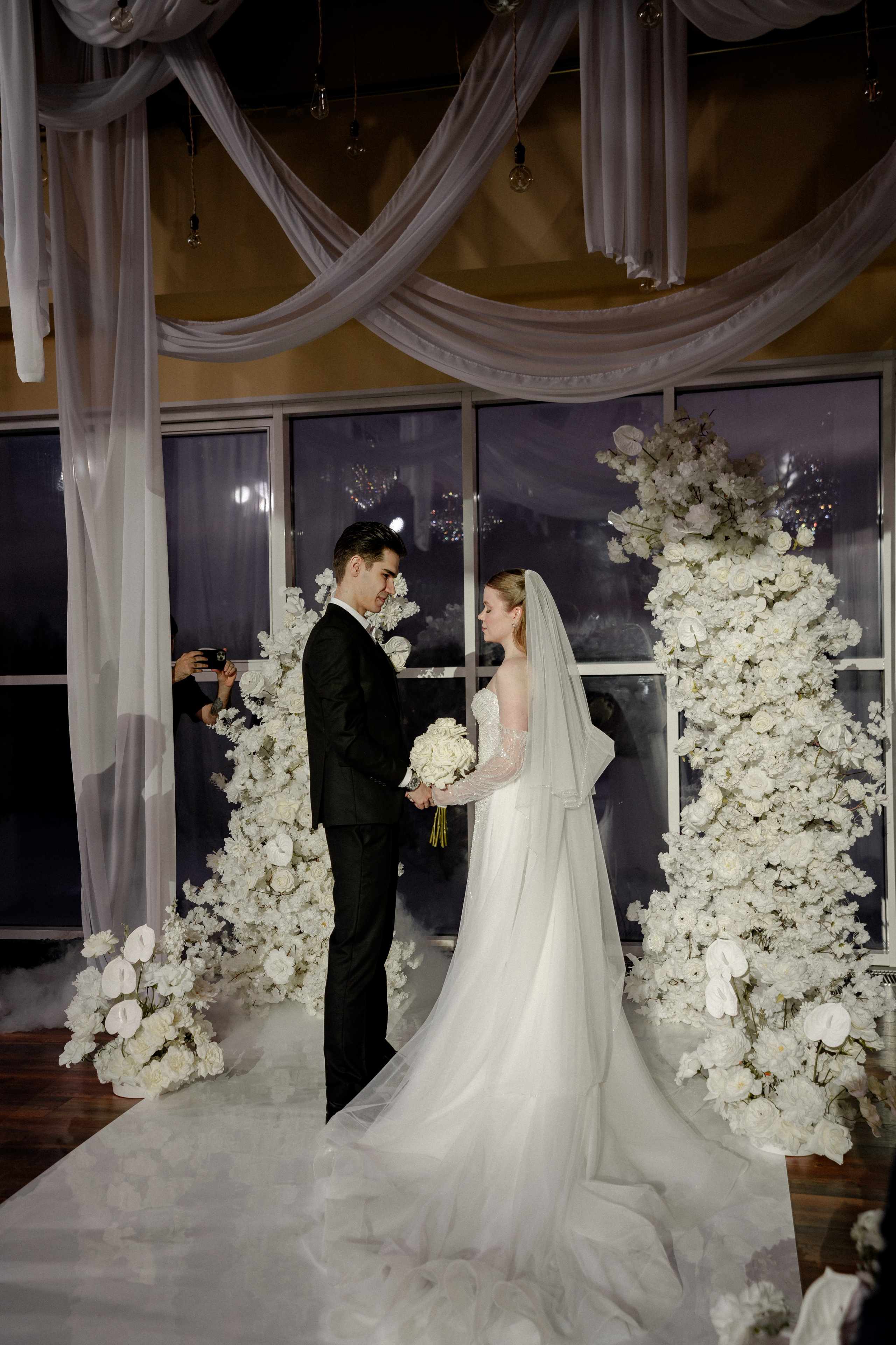 СВАДЕБНАЯ СЬЕМКА СБОРОВ В ОТЕЛЕ И ВЫЕЗД НА ЦЕРЕМОНИЮ (СНЯТО В СИБИРЕ В НИЖНЕВАРТОВСКЕ). Профессиональный фотограф, Санкт-Петербург — Виктория Богомолова