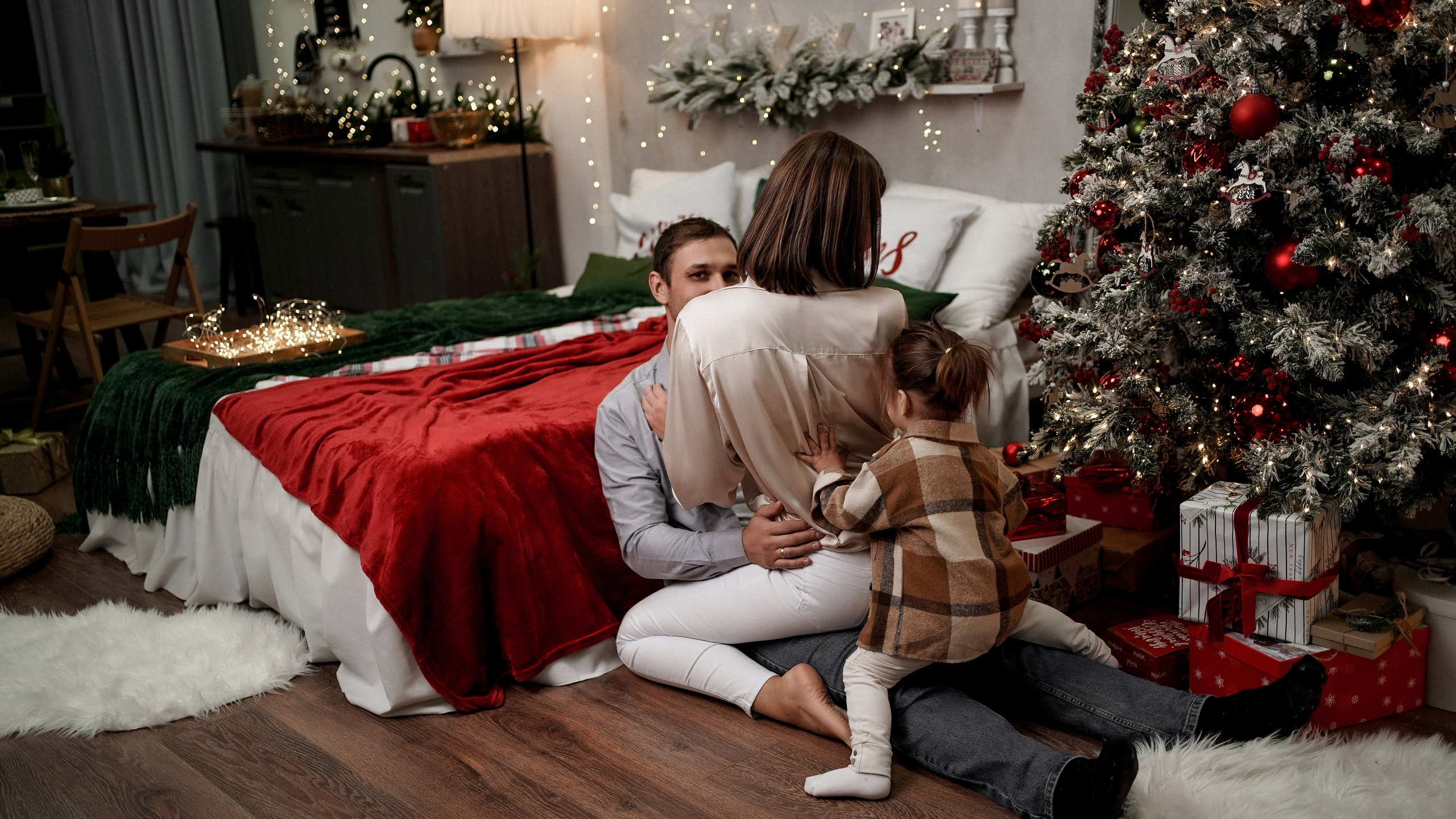 Новогодняя семейная фотосессия в фотостудии Авокадо. Фотограф Ростов-на-Дону. Свадебный фотограф в Ростове-на-Дону. Таинство Крещения и Венчания, семейные фотосессии. Алёна Чёботова