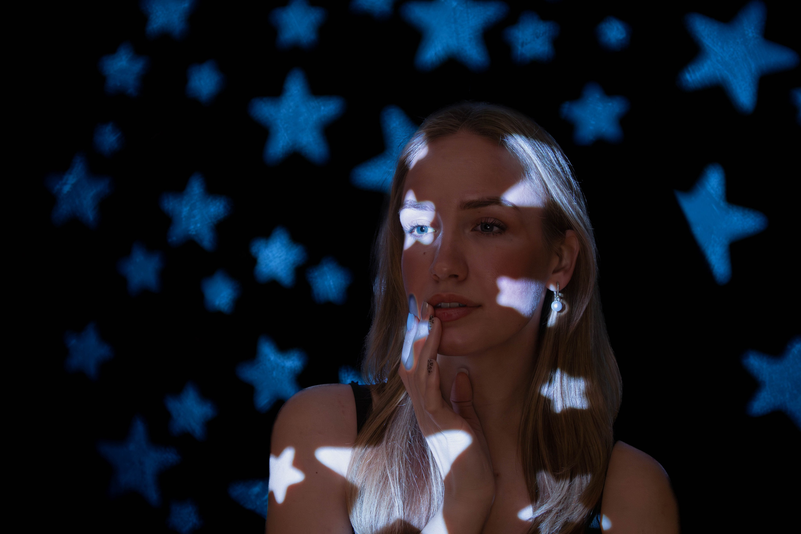 Стиль Нуар. Маски Гобо. Фотосессия в&nbsp;Кемерово. Фотограф Кемерово. Портретная фотосессия.