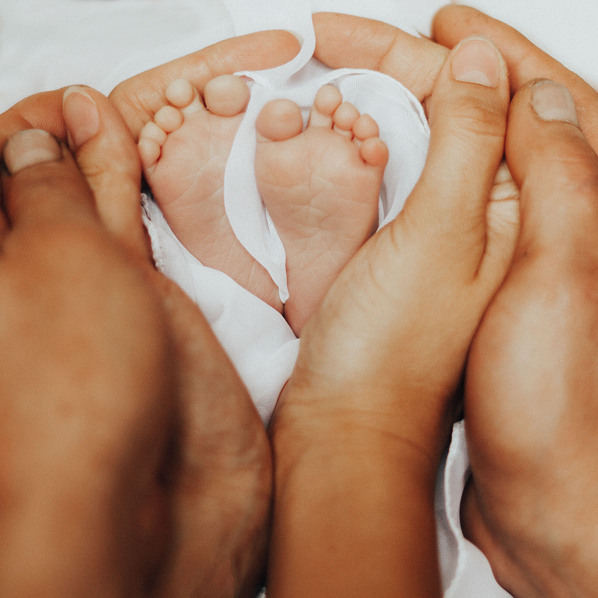 Новорождённых малышей снимаю дома. Фотограф Беременность и Материнство город Семей