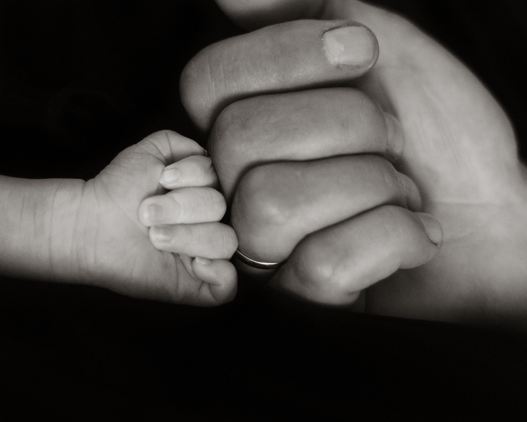 Новорождённых малышей снимаю дома. Фотограф Беременность и Материнство город Семей